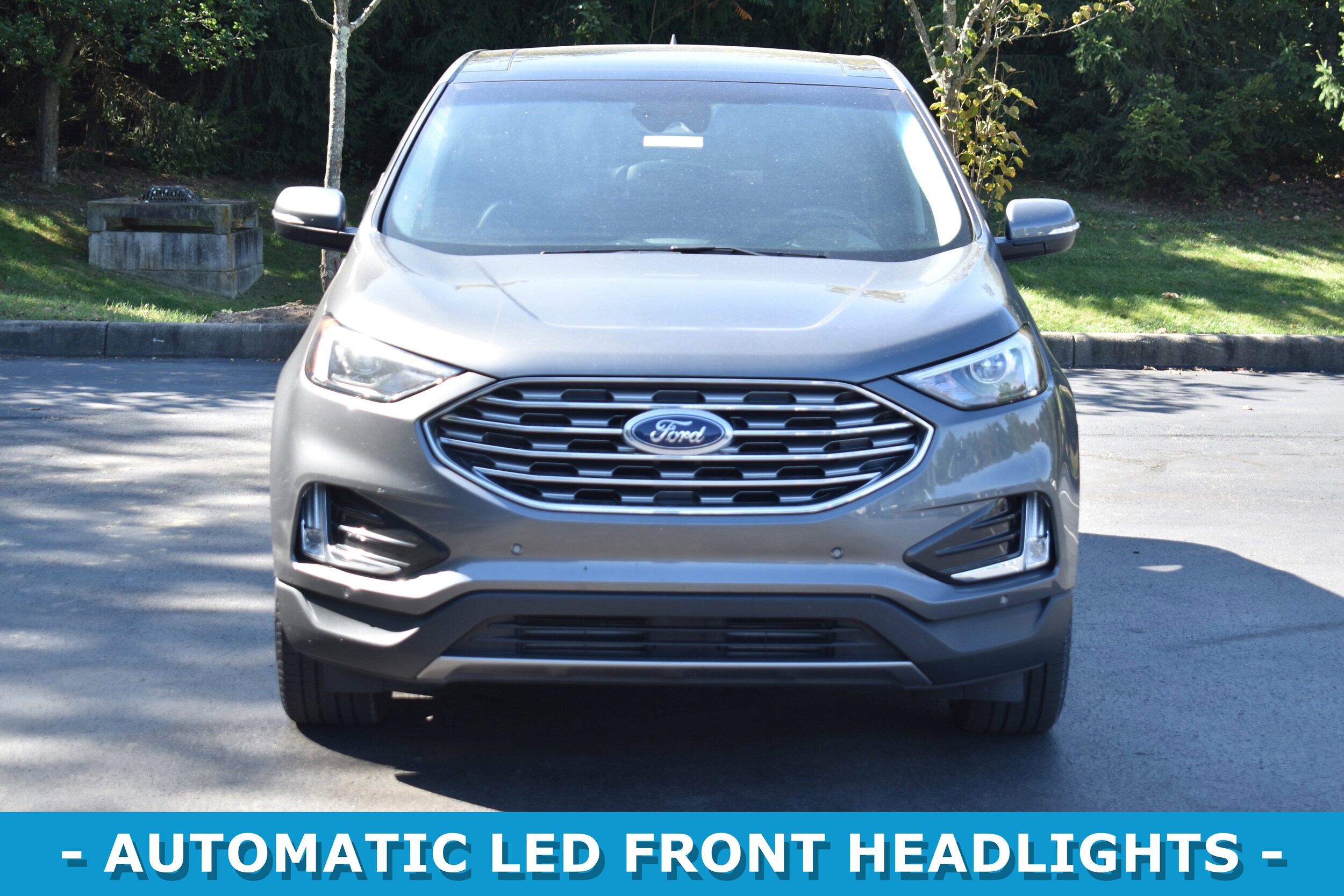 2022 Ford Edge Titanium photo 2