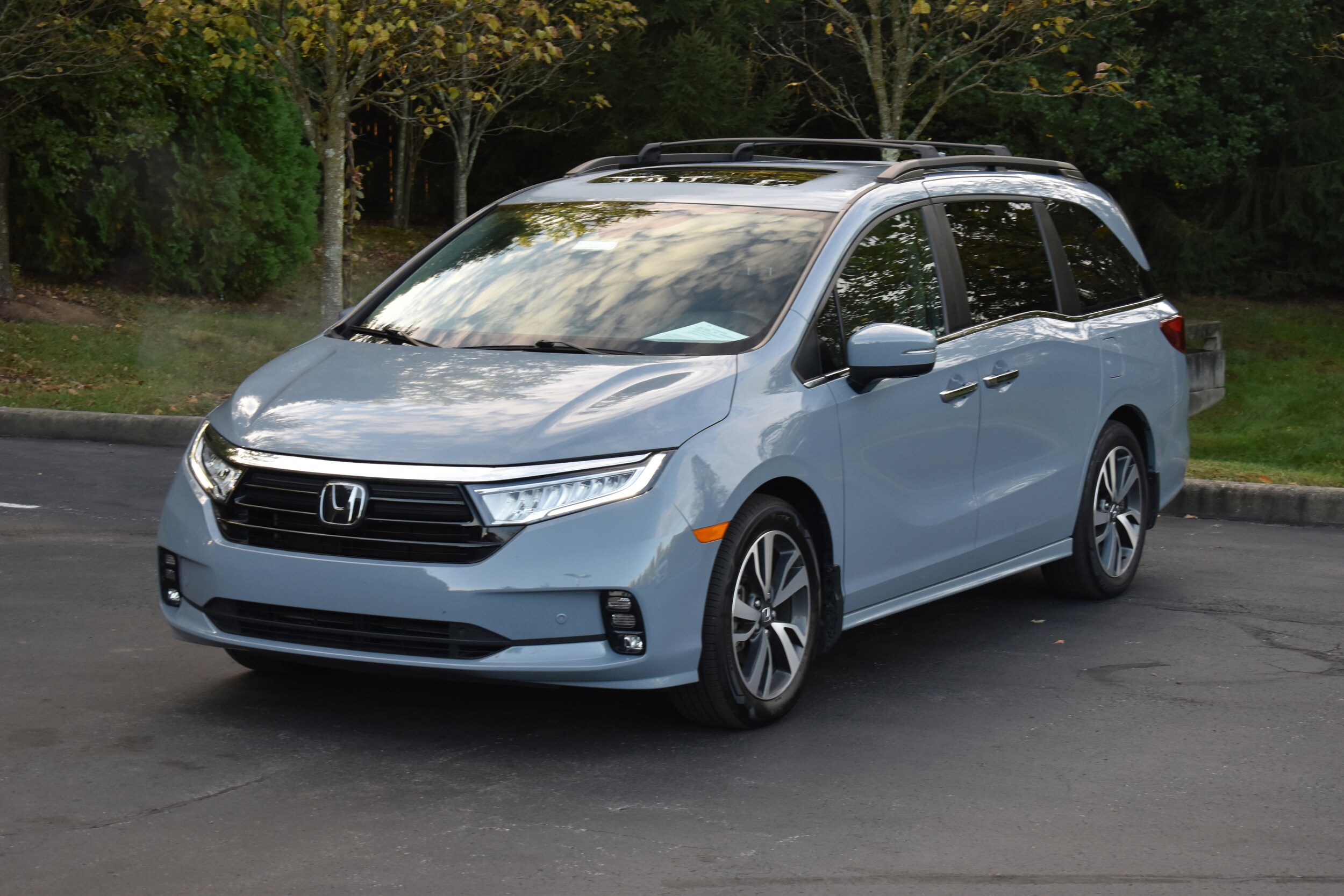 2023 Honda Odyssey Touring photo 2