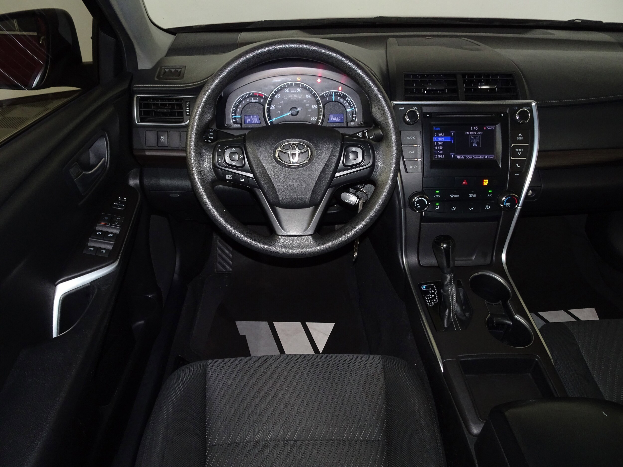2015 Toyota Camry LE photo 4