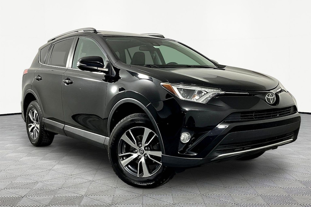 Used 2018 Toyota RAV4 XLE FWD SUV