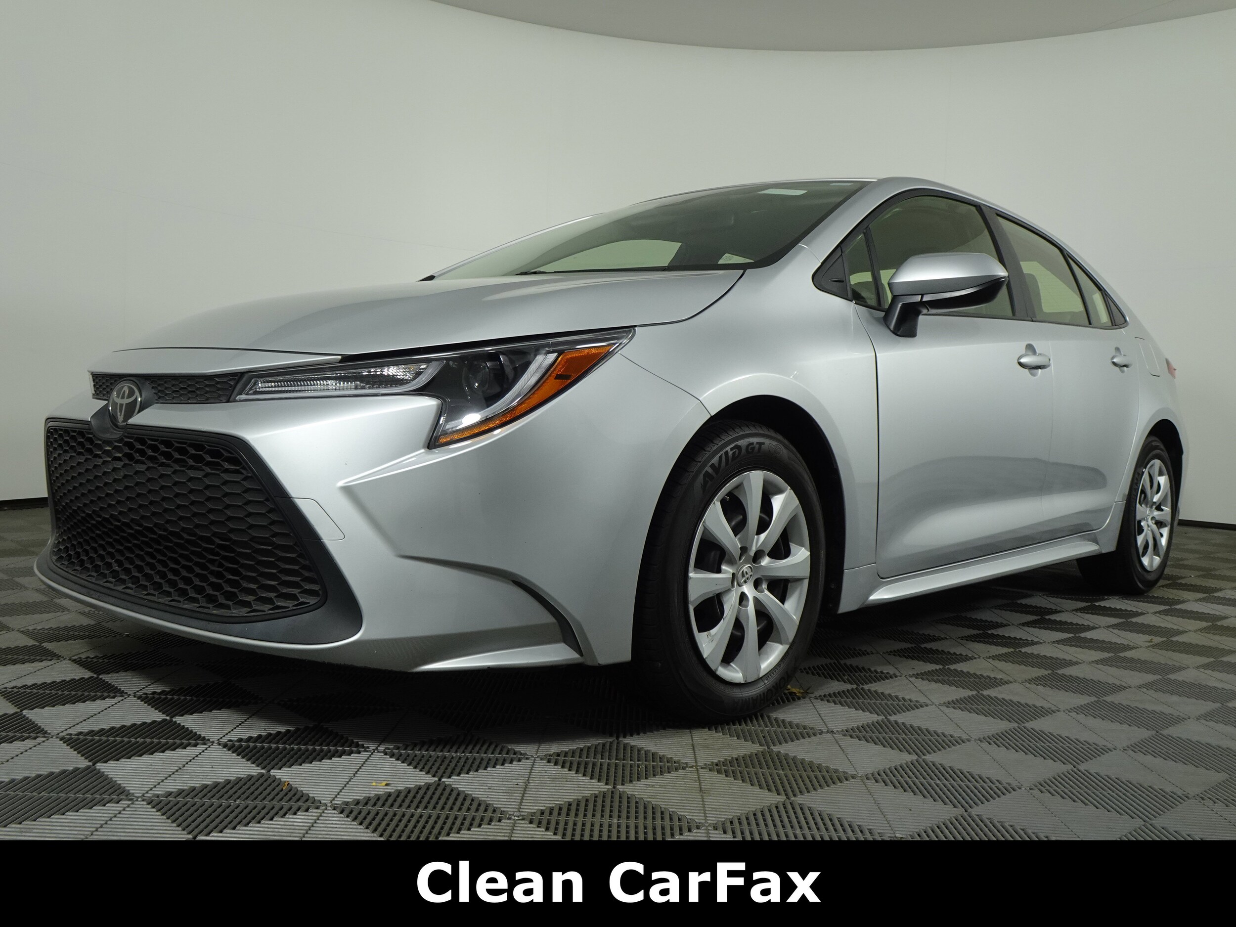 2021 Toyota Corolla LE photo 2