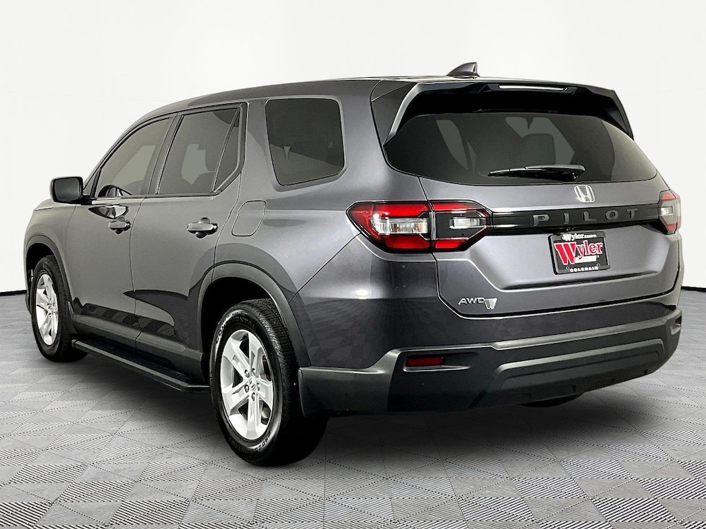 Used 2023 Honda Pilot LX AWD SUV