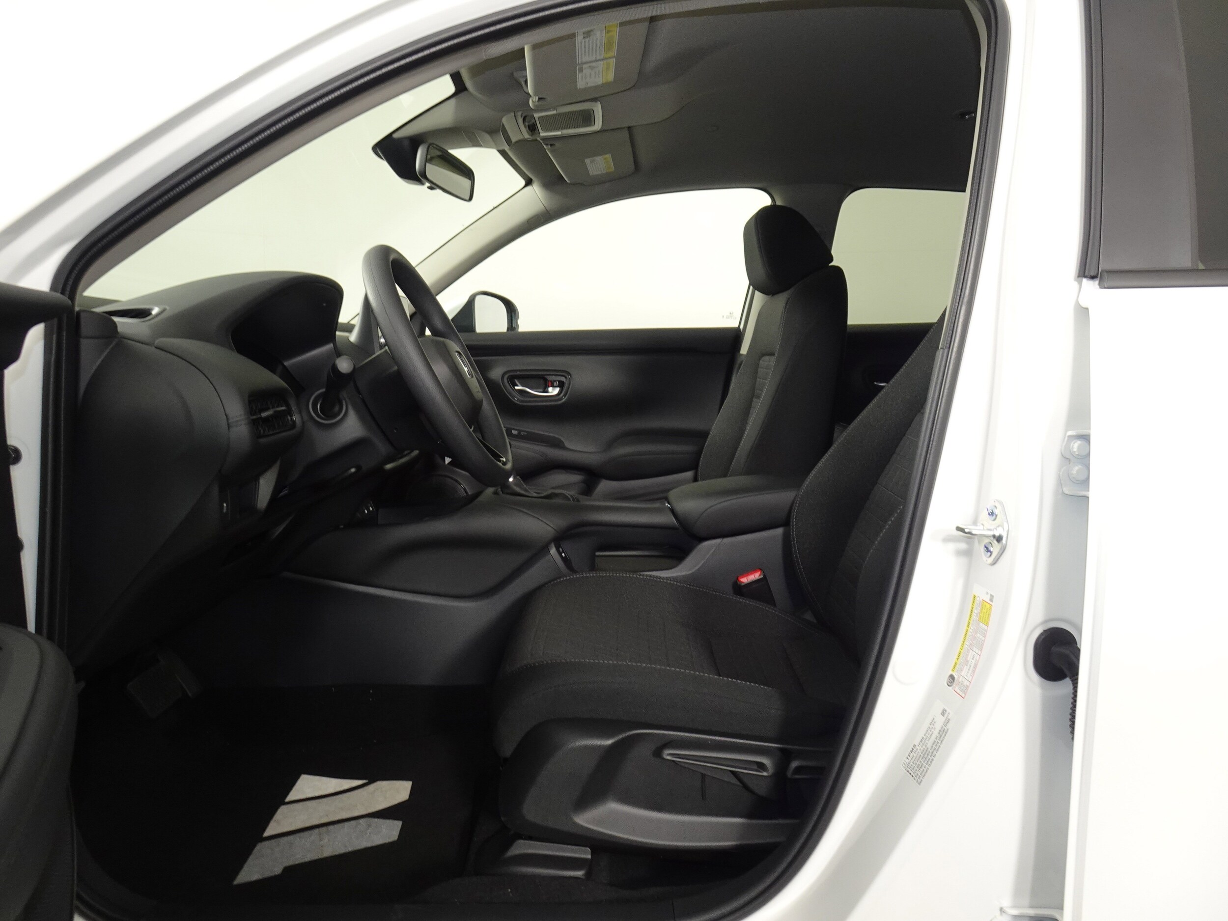 2026 Honda HR-V LX photo 4