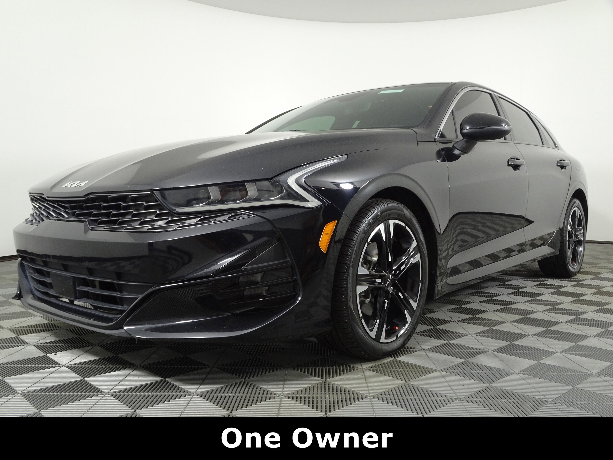 2023 Kia K5 GT-Line photo 2