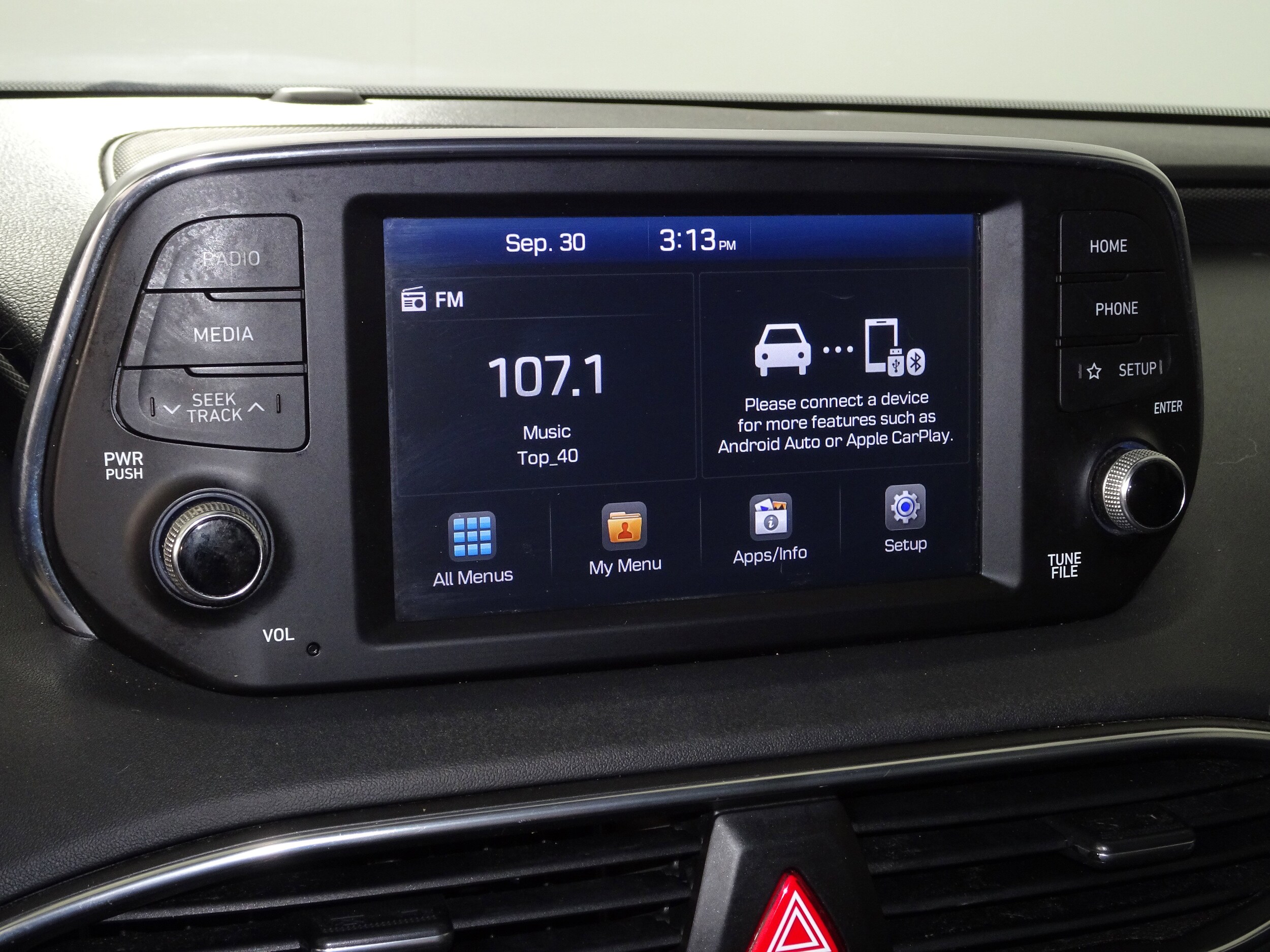 2020 Hyundai Santa Fe SE photo 4