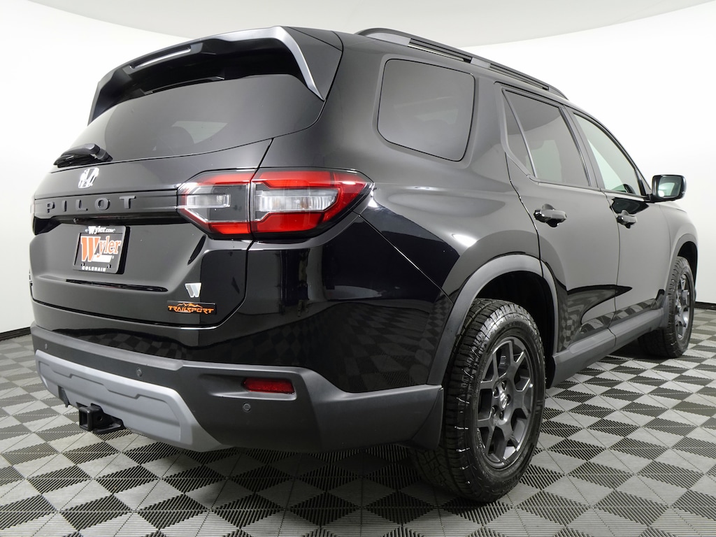 Used 2025 Honda Pilot TrailSport AWD SUV