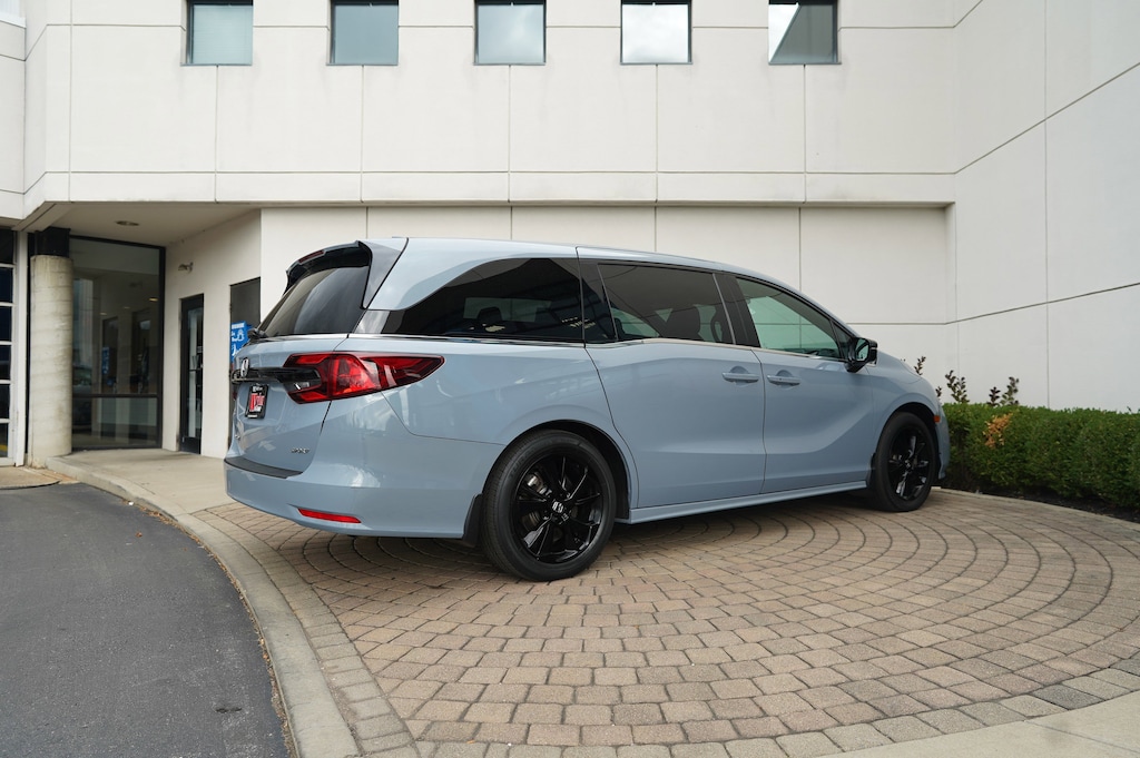 Used 2023 Honda Odyssey Sport Auto Van
