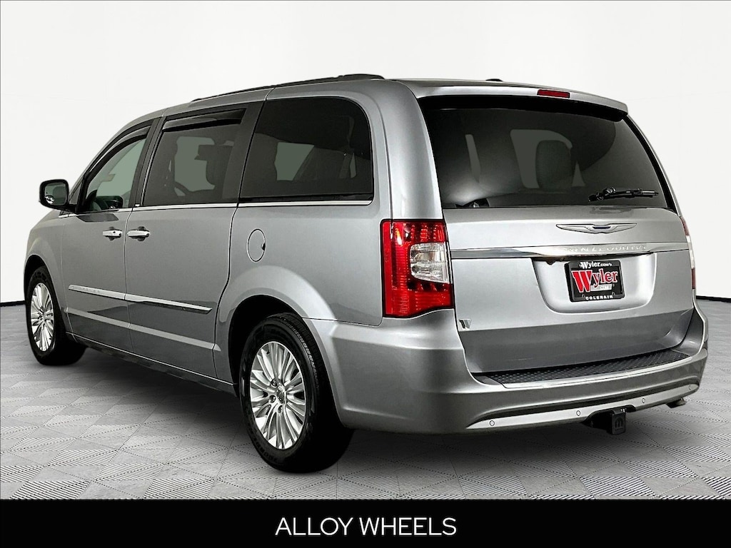 Used 2013 Chrysler Town & Country 4dr Wgn Touring-L Van LWB Passenger Van