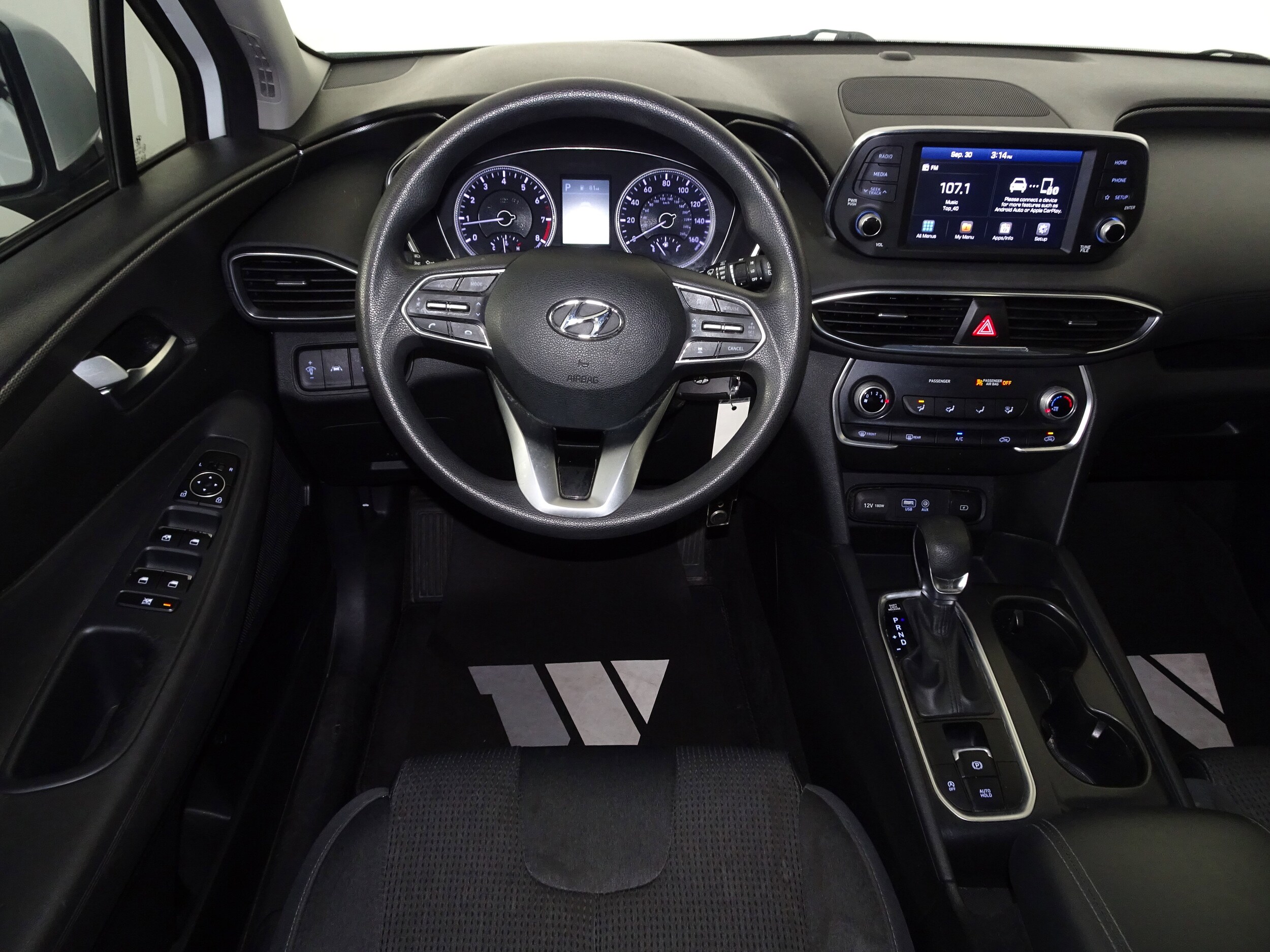 2020 Hyundai Santa Fe SE photo 3