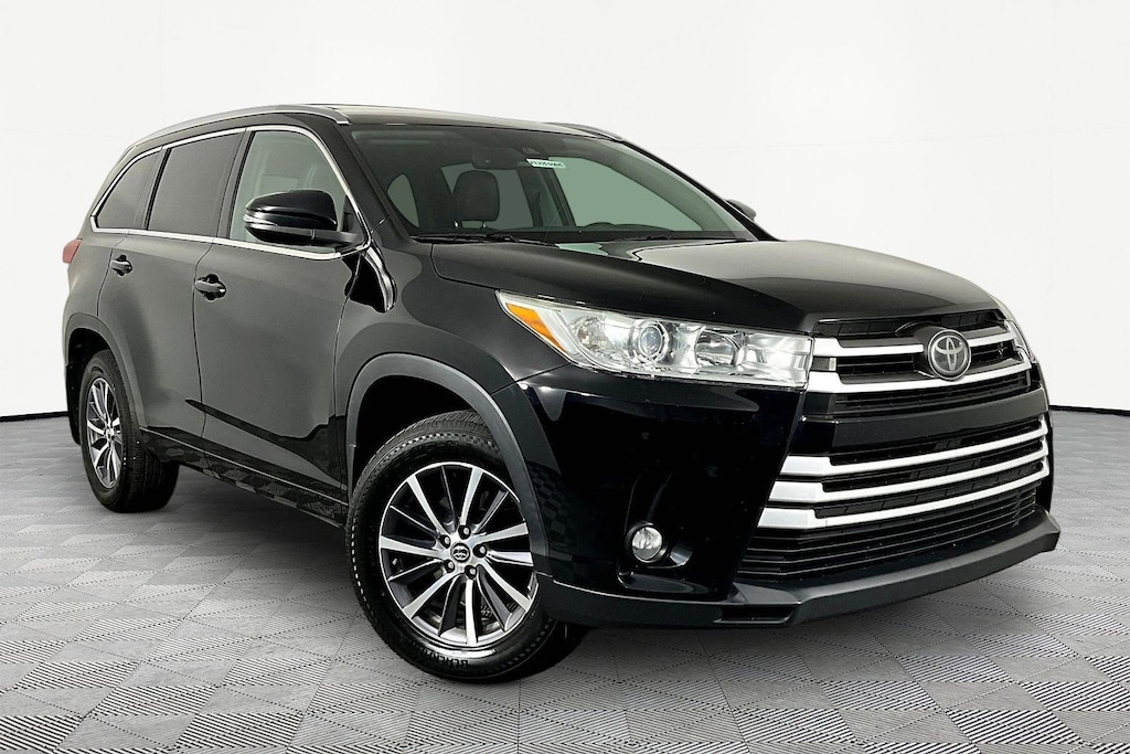 Used 2018 Toyota Highlander XLE V6 AWD SUV