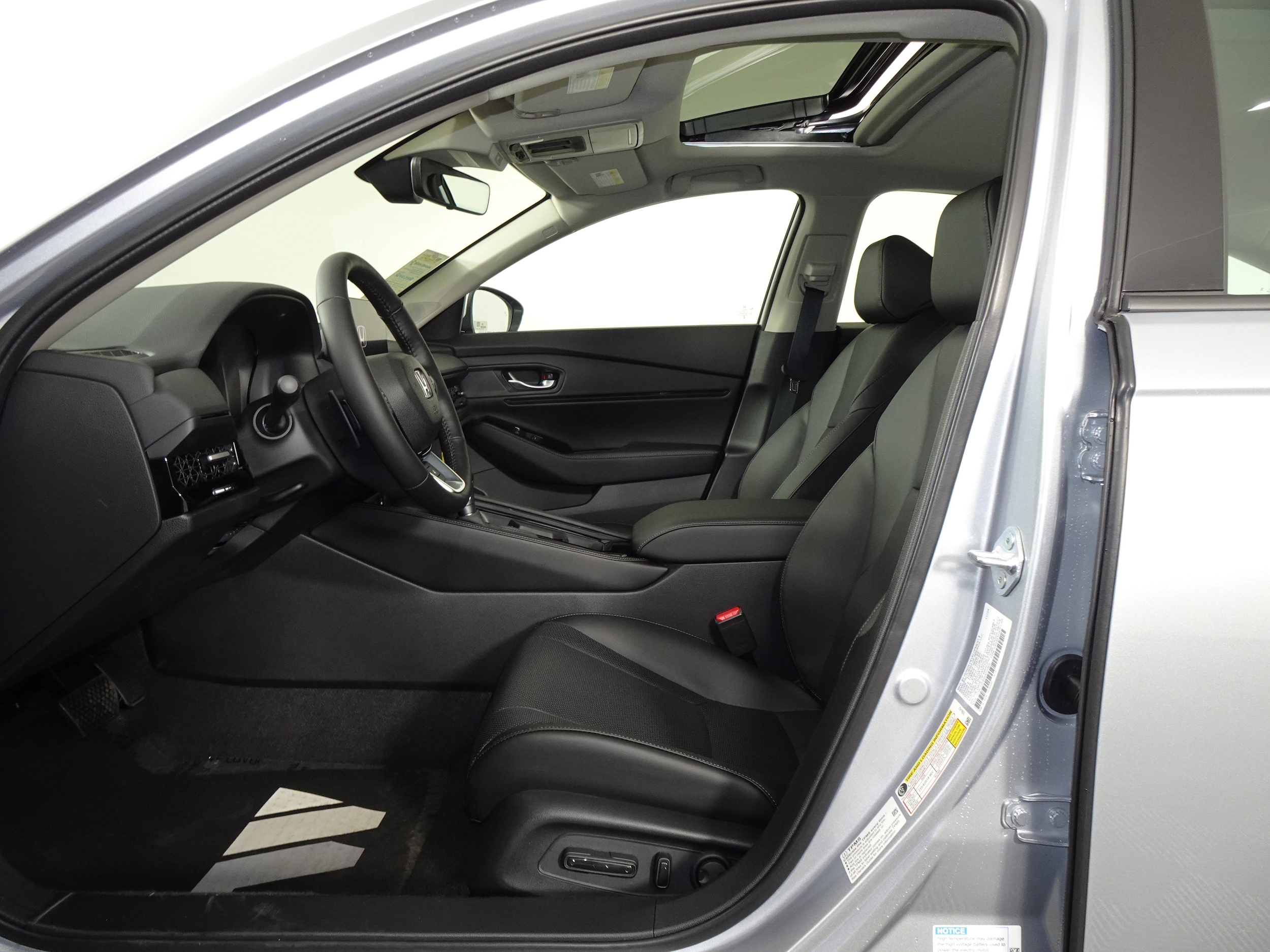 2025 Honda Accord Hybrid Touring photo 4