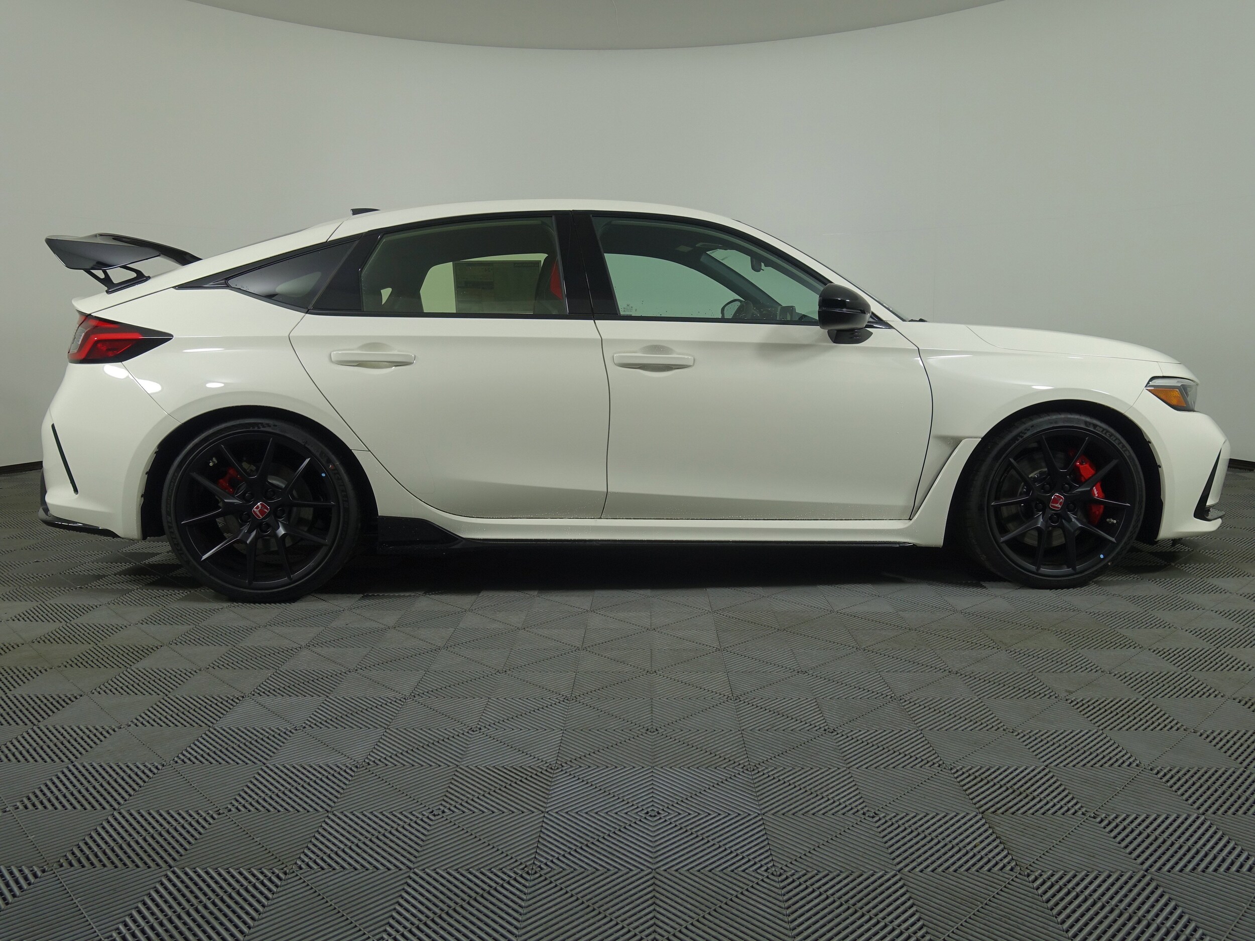 2025 Honda Civic Type R photo 2