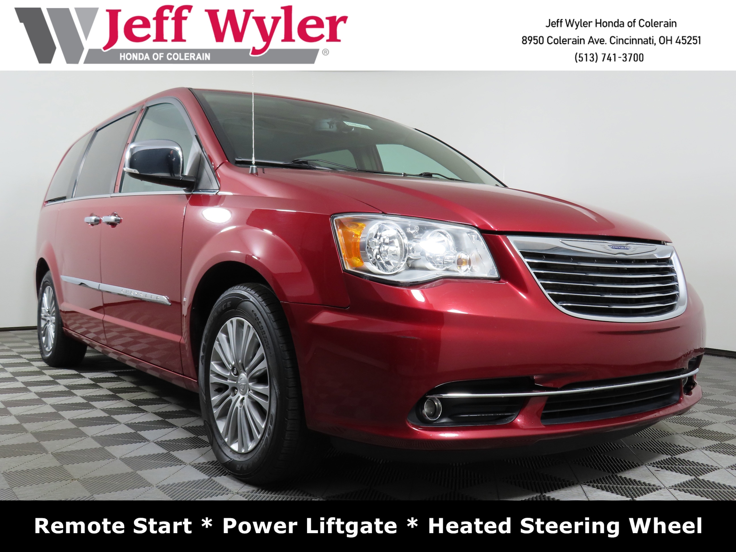 2016 Chrysler Town & Country Anniversary Edition