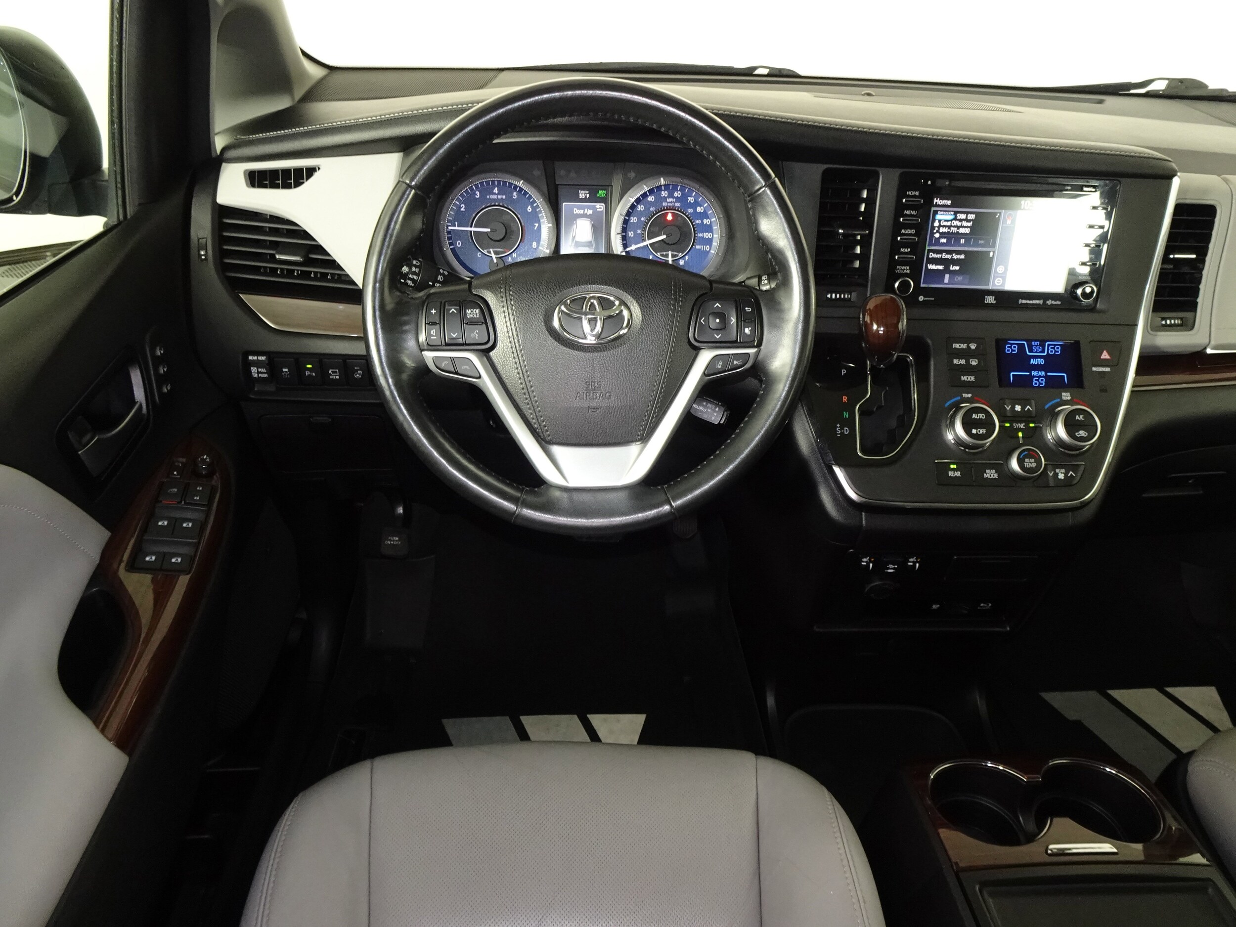 2019 Toyota Sienna Limited Premium photo 4