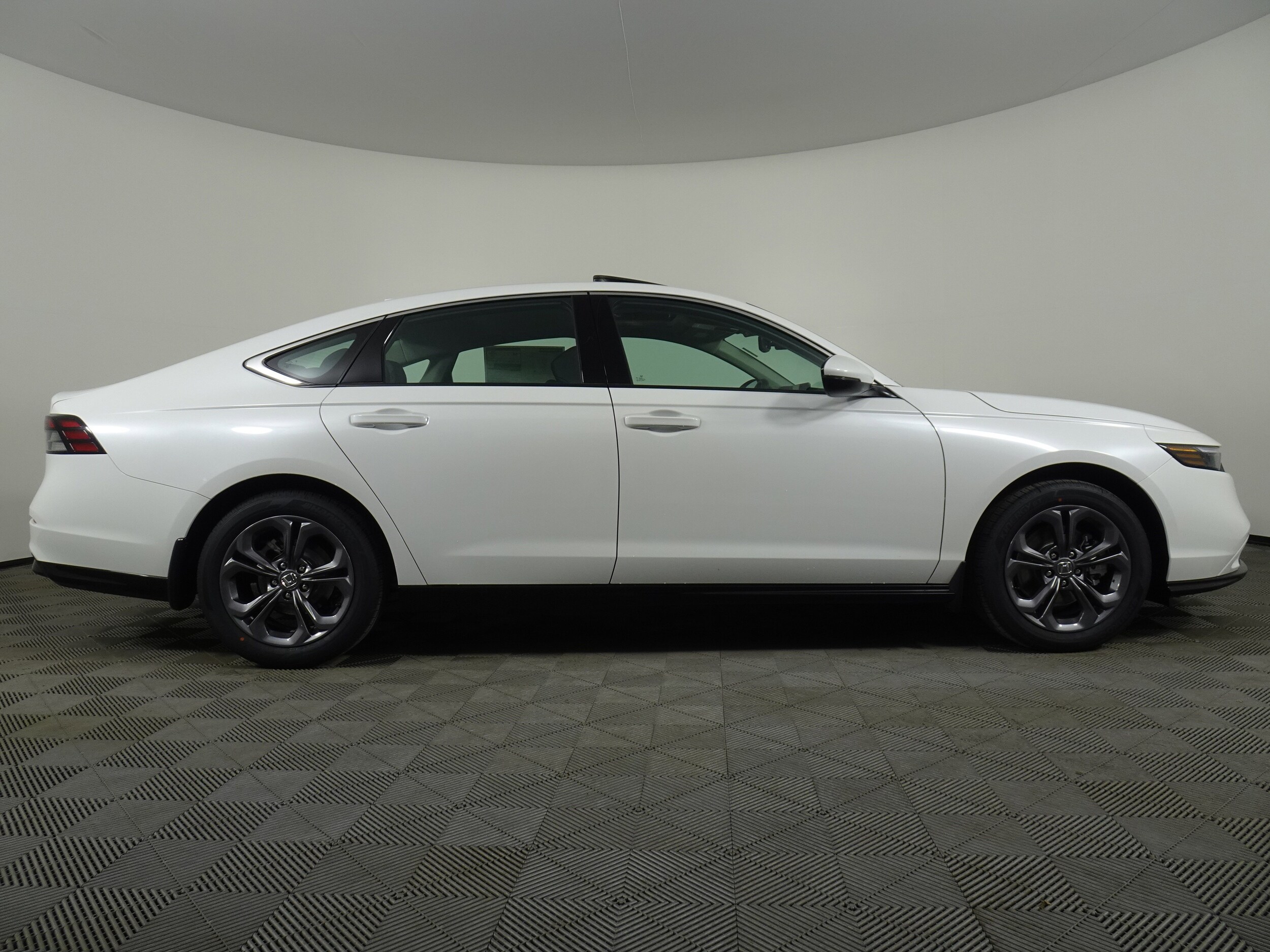 2025 Honda Accord Hybrid EX-L photo 2