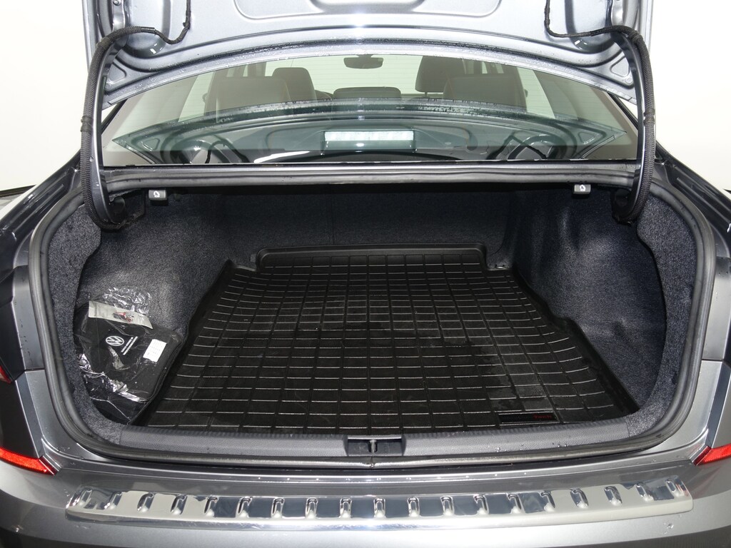 Used 2022 Volkswagen Passat 2.0T SE Auto Sedan