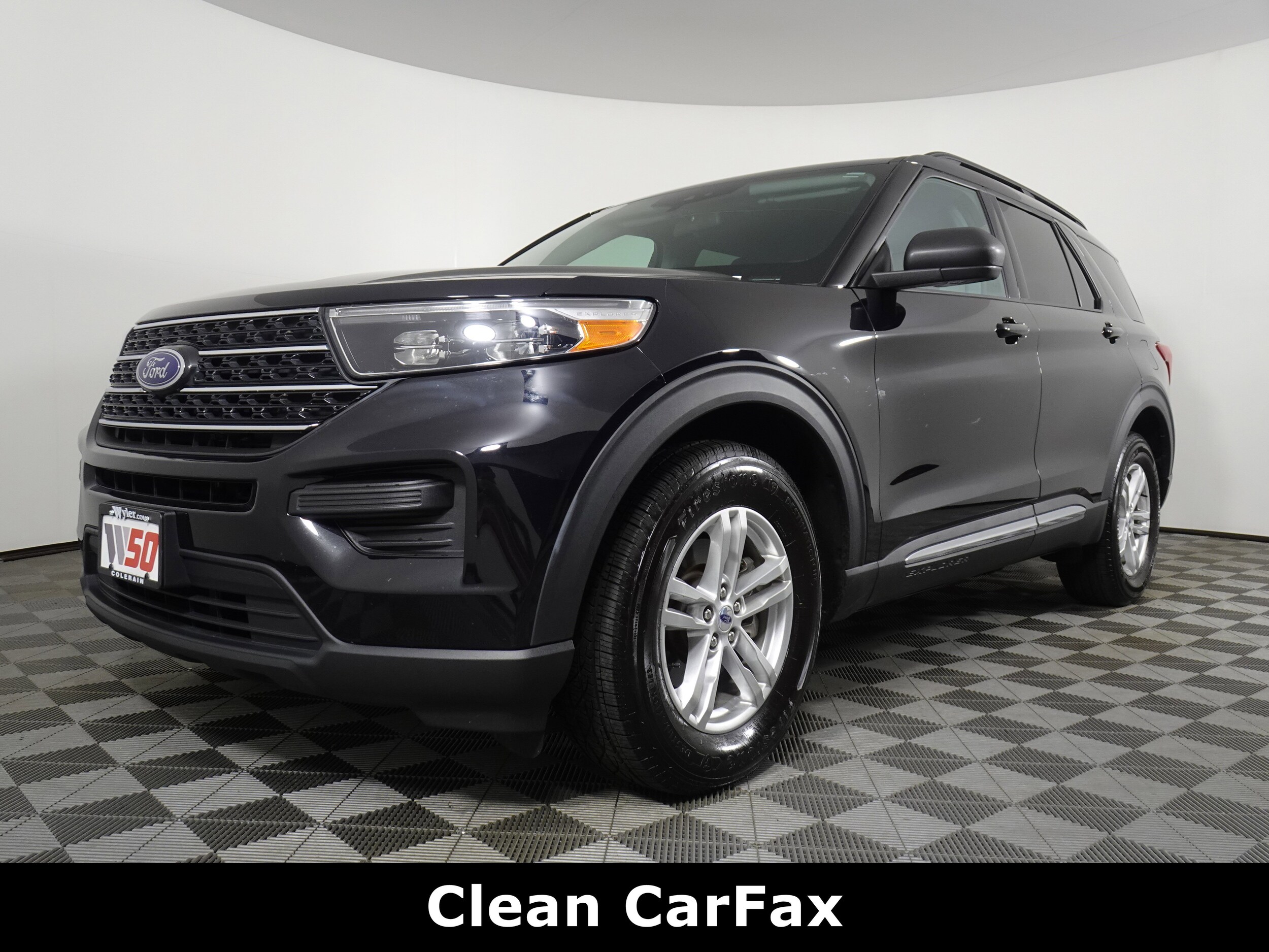 2023 Ford Explorer XLT photo 2