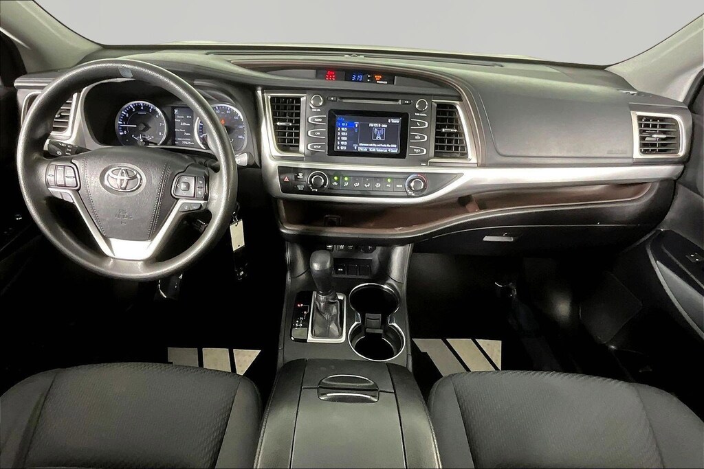 Used 2019 Toyota Highlander LE I4 FWD SUV