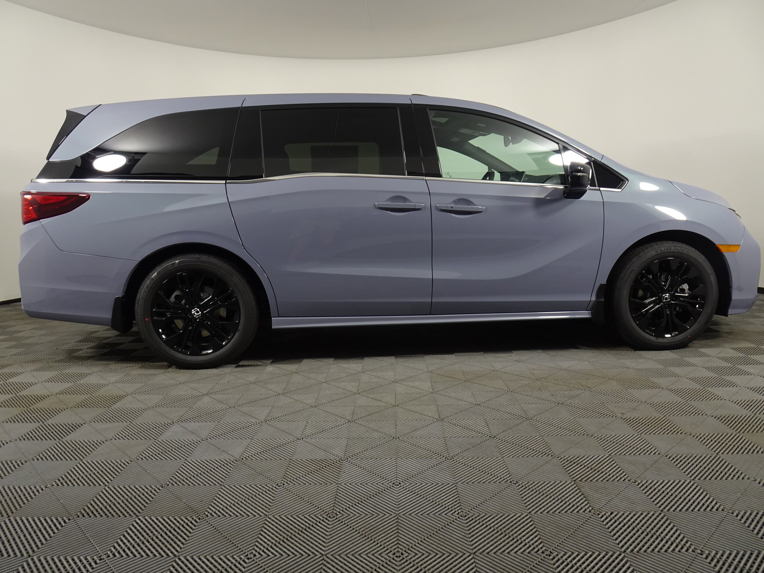 2026 Honda Odyssey photo 2