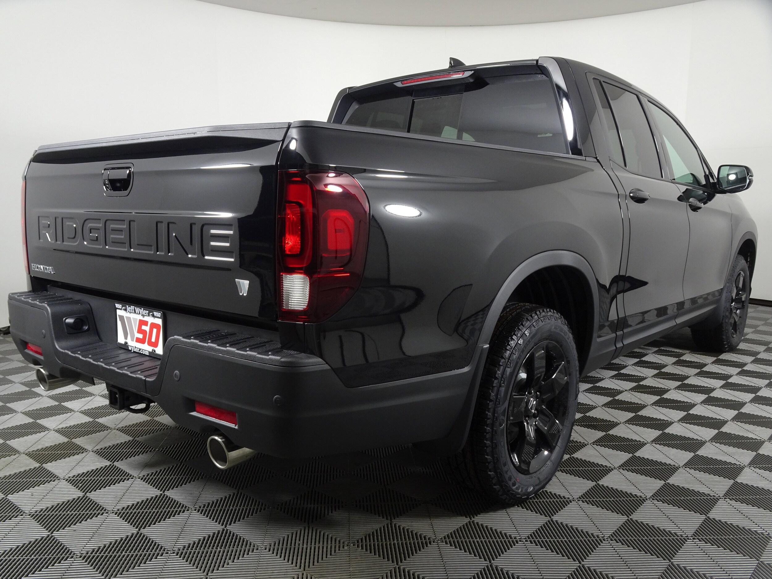 2025 Honda Ridgeline Black Edition photo 3