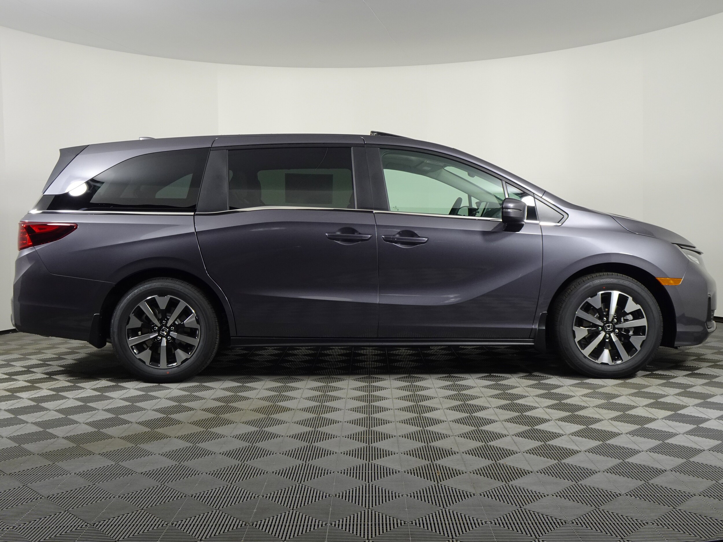 2025 Honda Odyssey EX-L photo 2