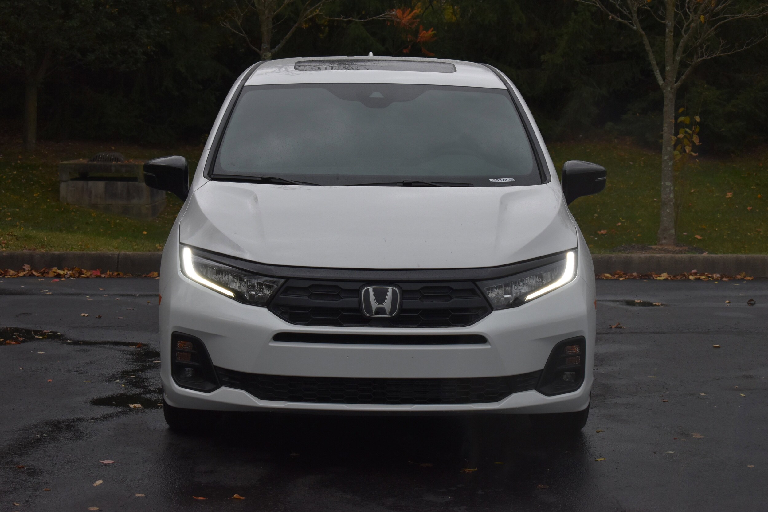 2026 Honda Odyssey photo 2