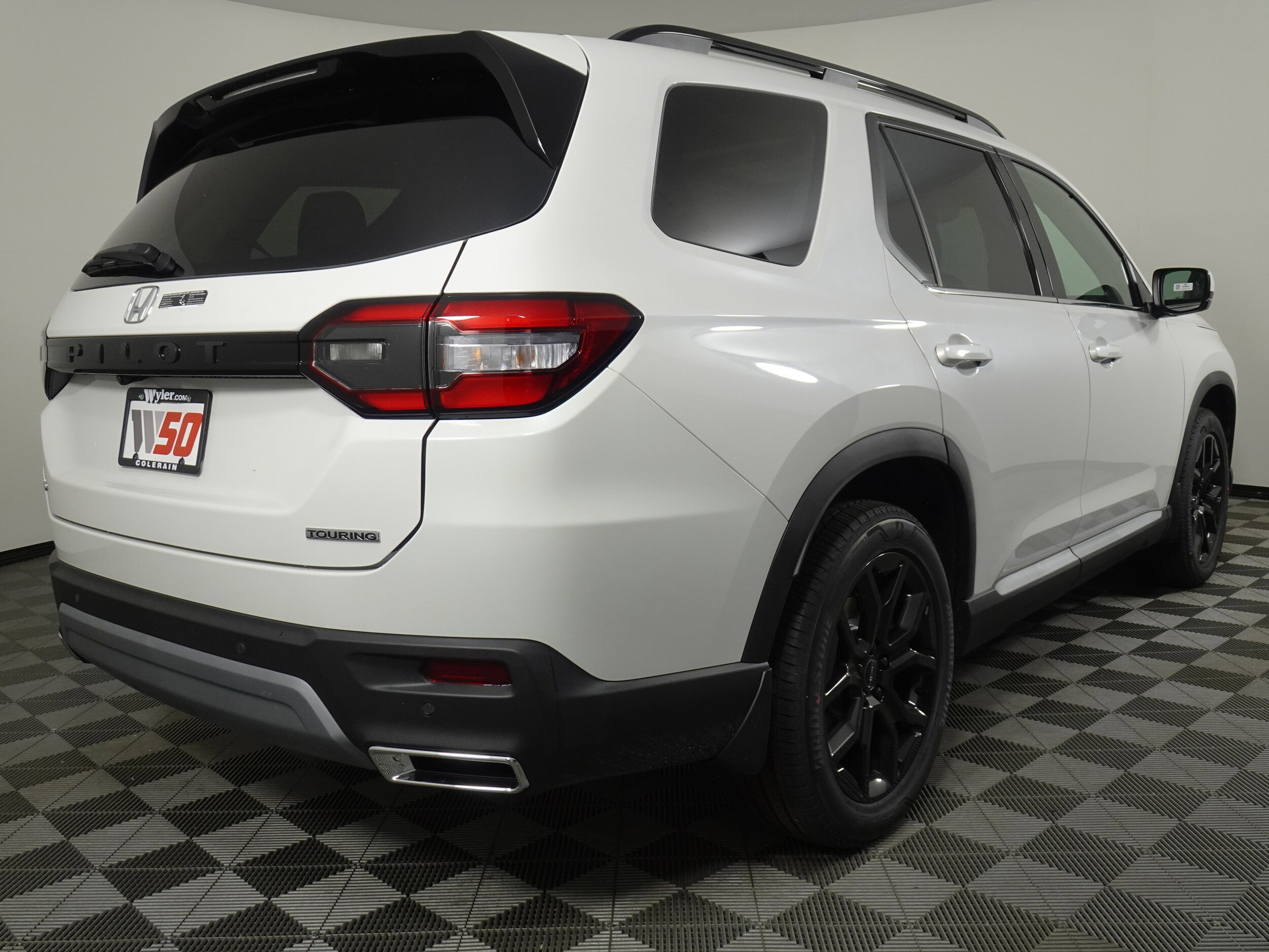 2025 Honda Pilot Touring photo 3