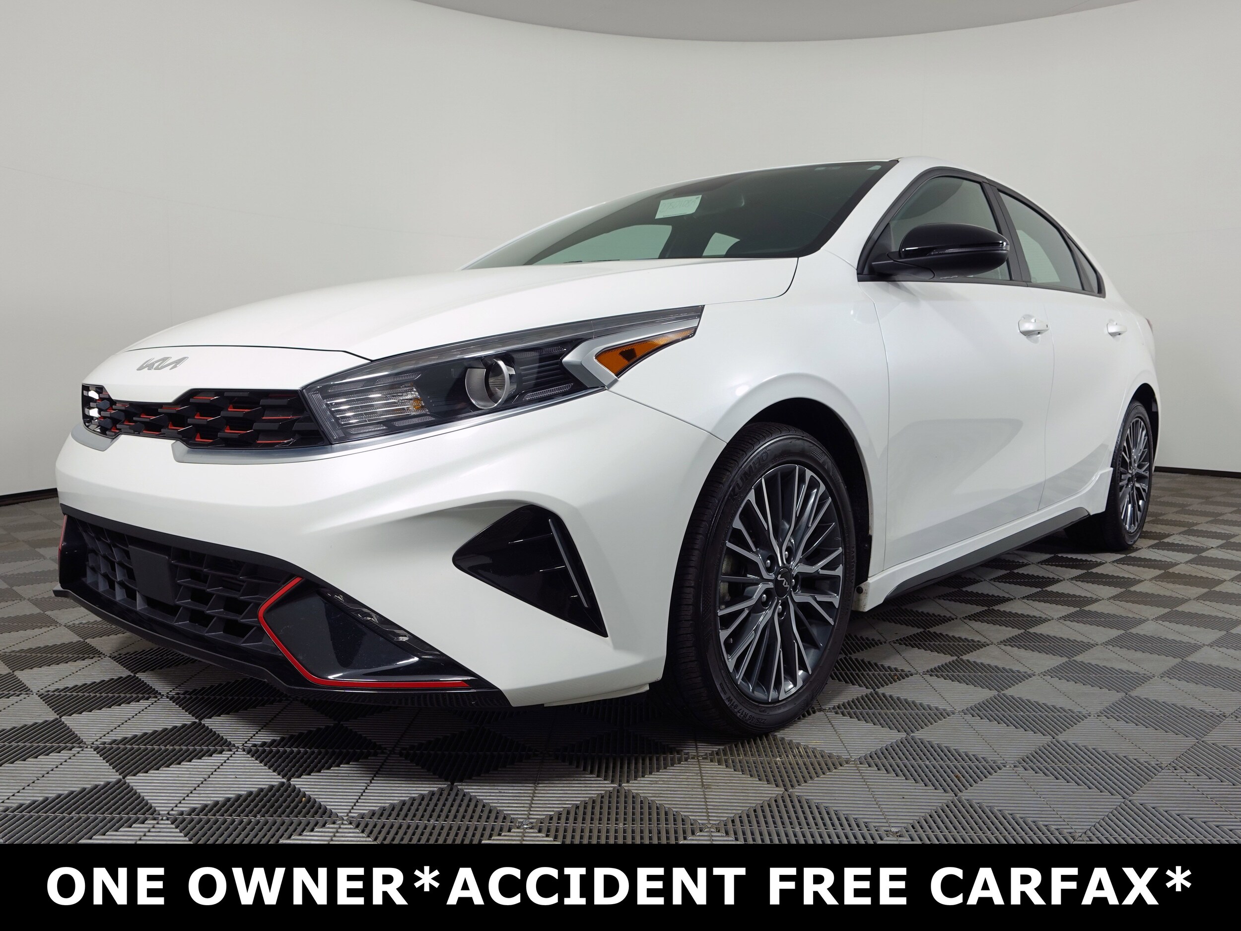 2023 Kia Forte GT-Line photo 2