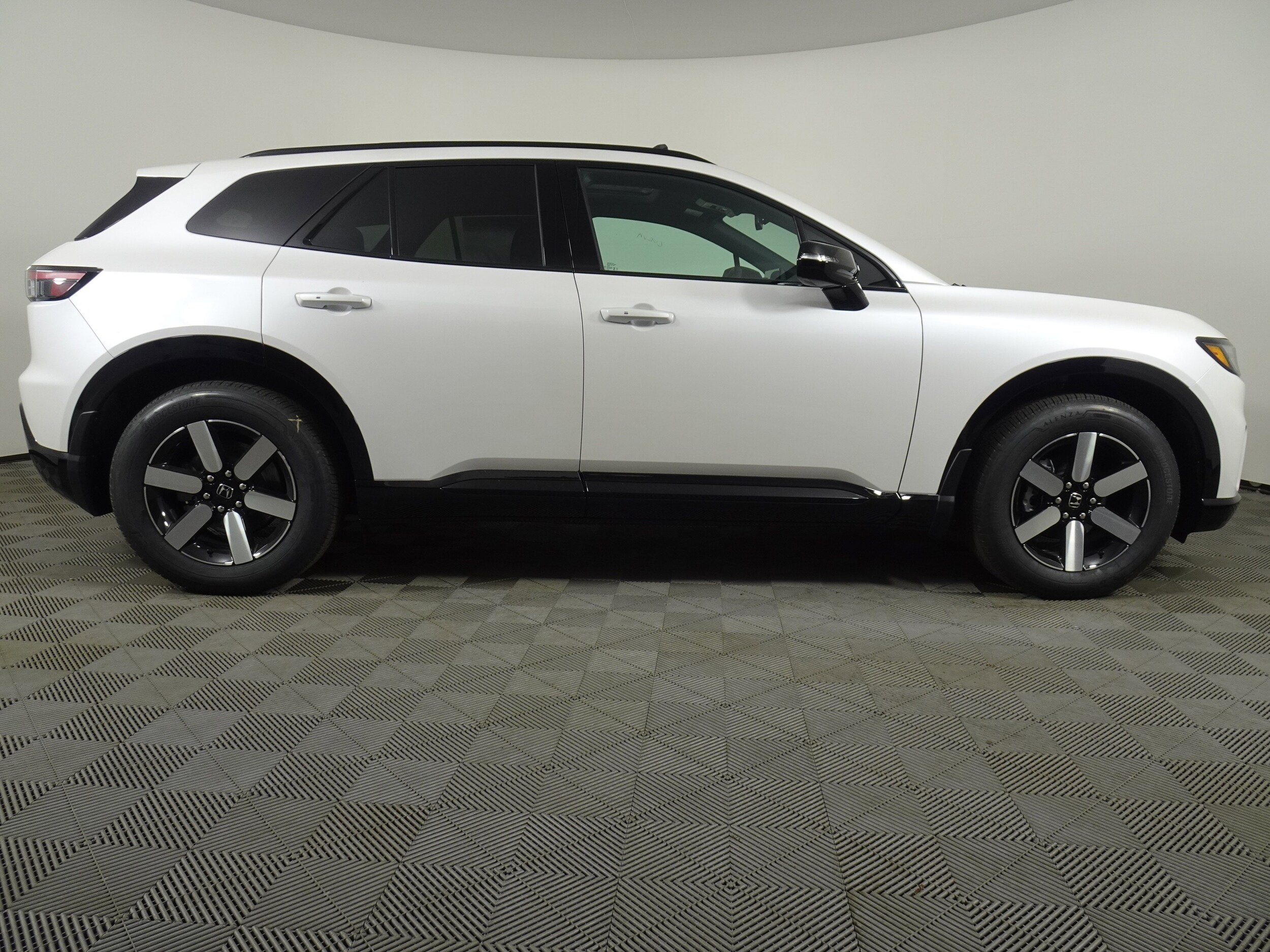 2025 Honda Prologue Touring photo 2