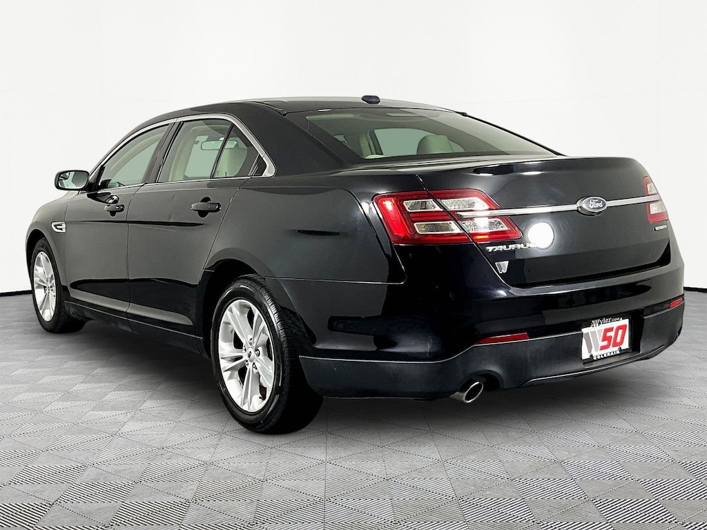 Used 2017 Ford Taurus SE FWD Sedan