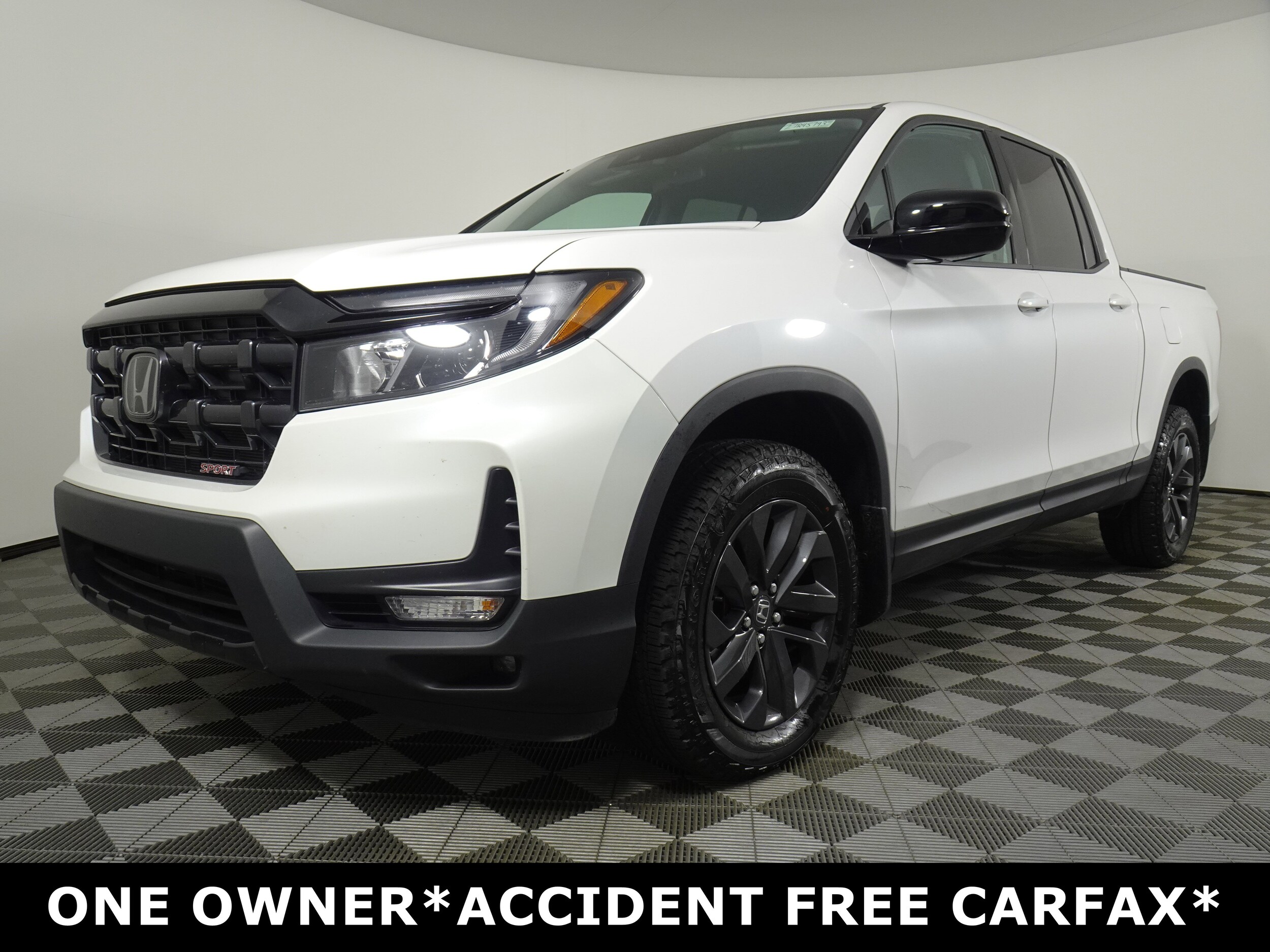 2024 Honda Ridgeline Sport photo 2