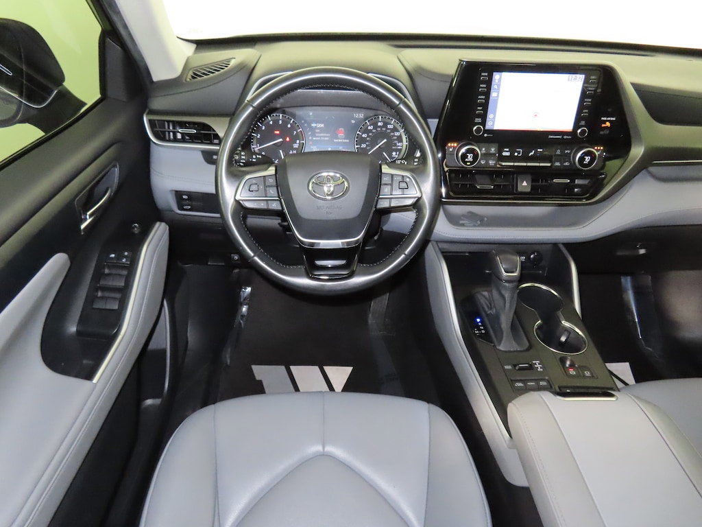 Used 2021 Toyota Highlander XLE AWD SUV