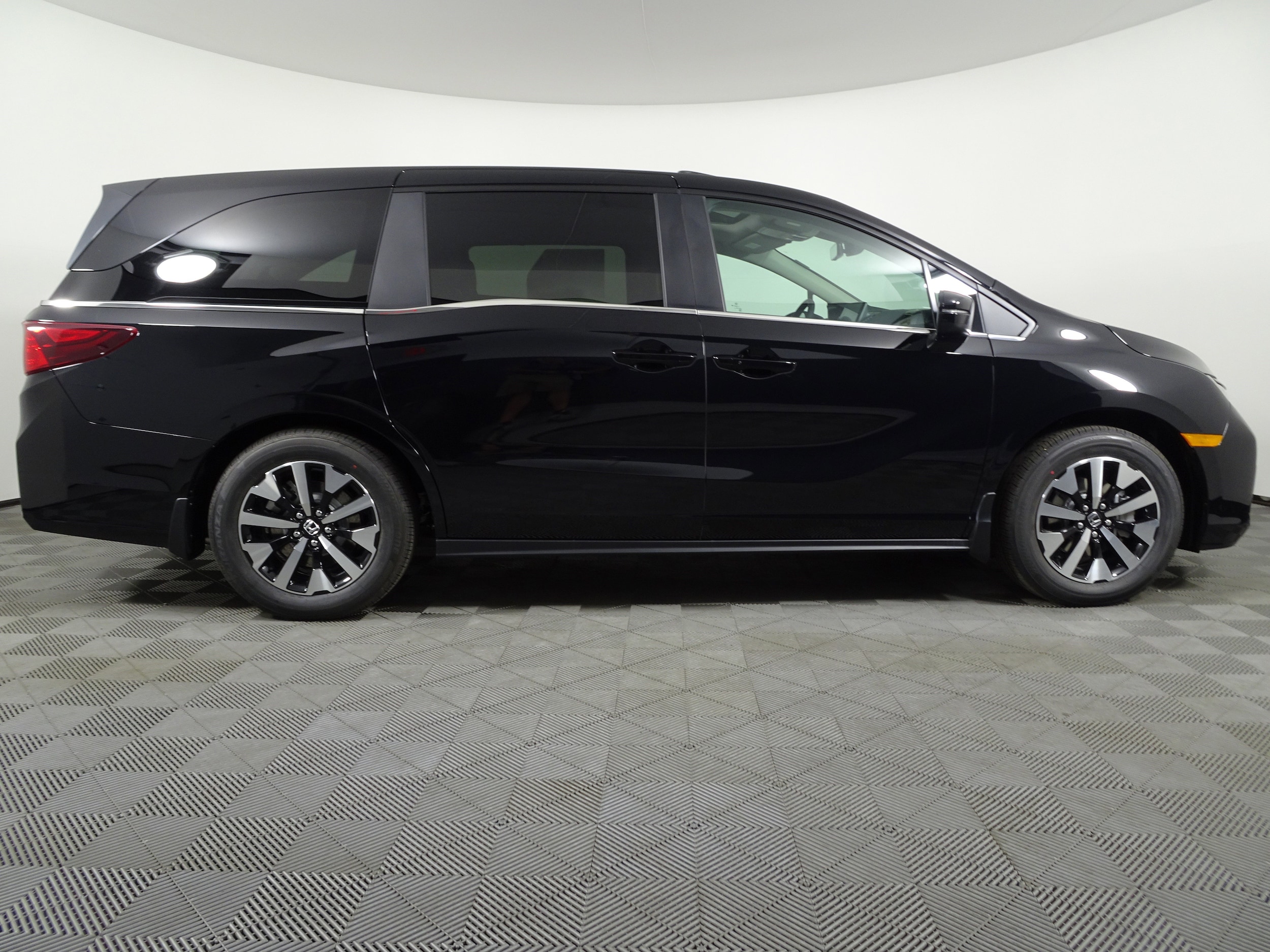 2026 Honda Odyssey EX-L photo 2