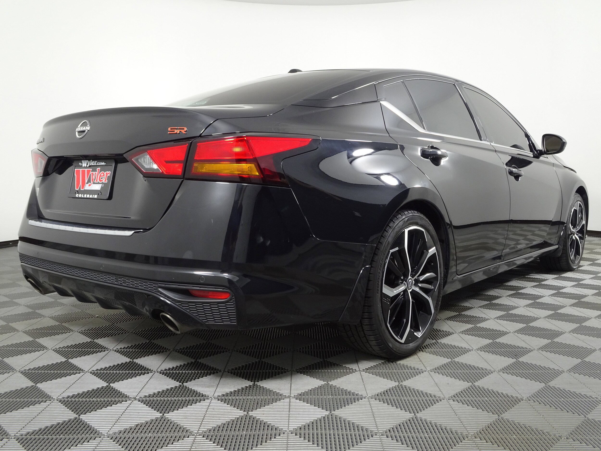 2023 Nissan Altima 2.5 SR photo 3