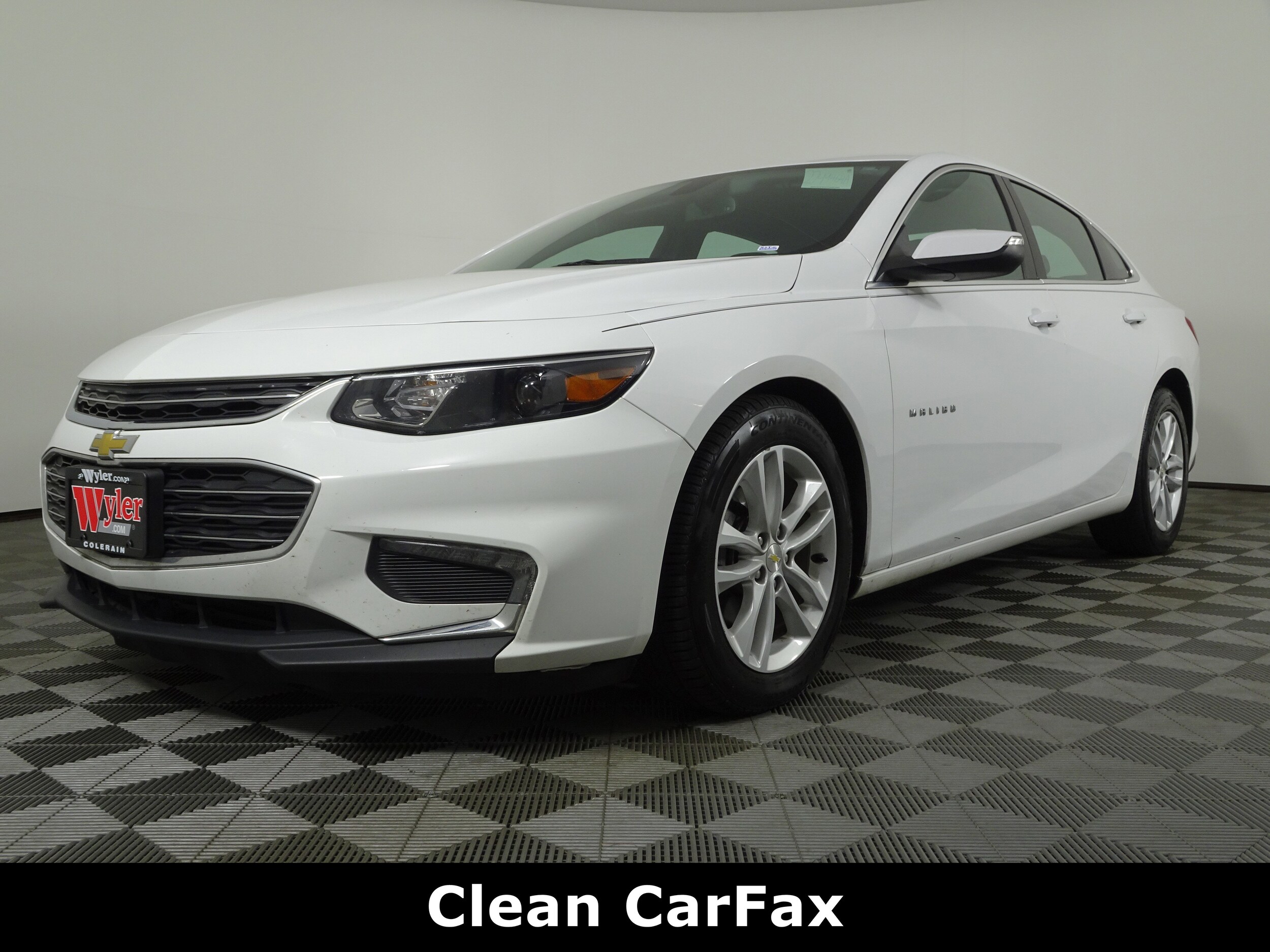 2018 Chevrolet Malibu 1LT photo 2