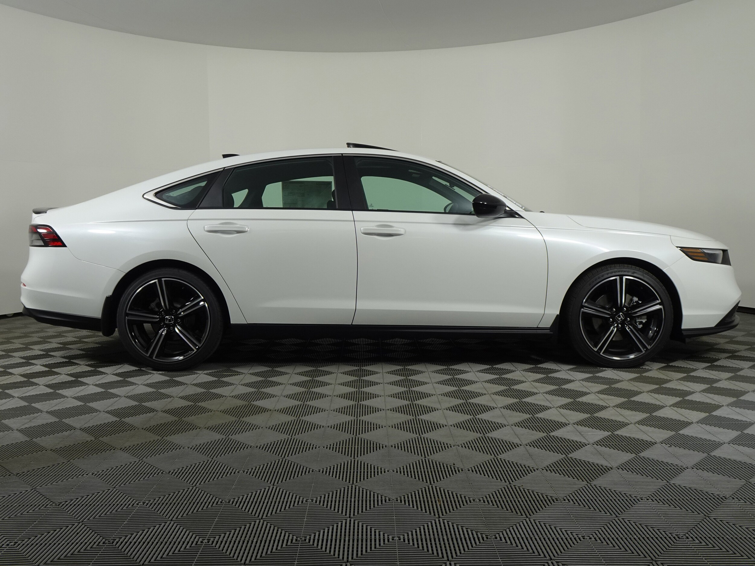 2025 Honda Accord Hybrid Sport photo 2
