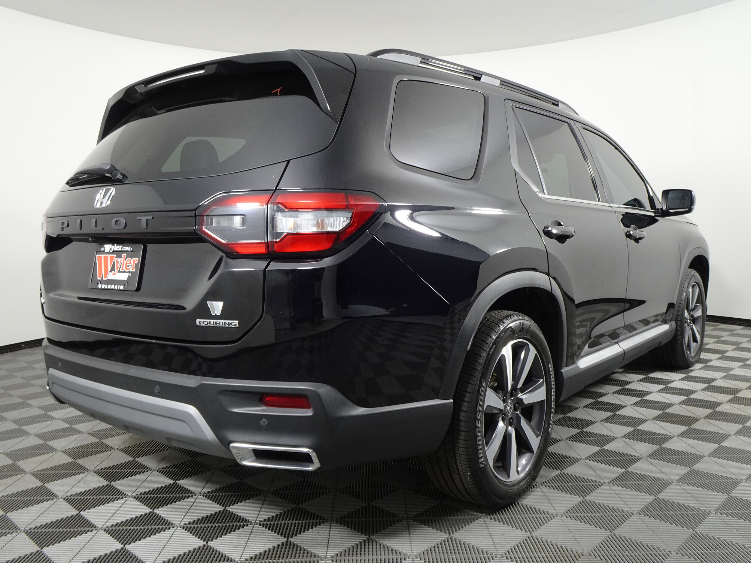 2025 Honda Pilot Touring photo 2