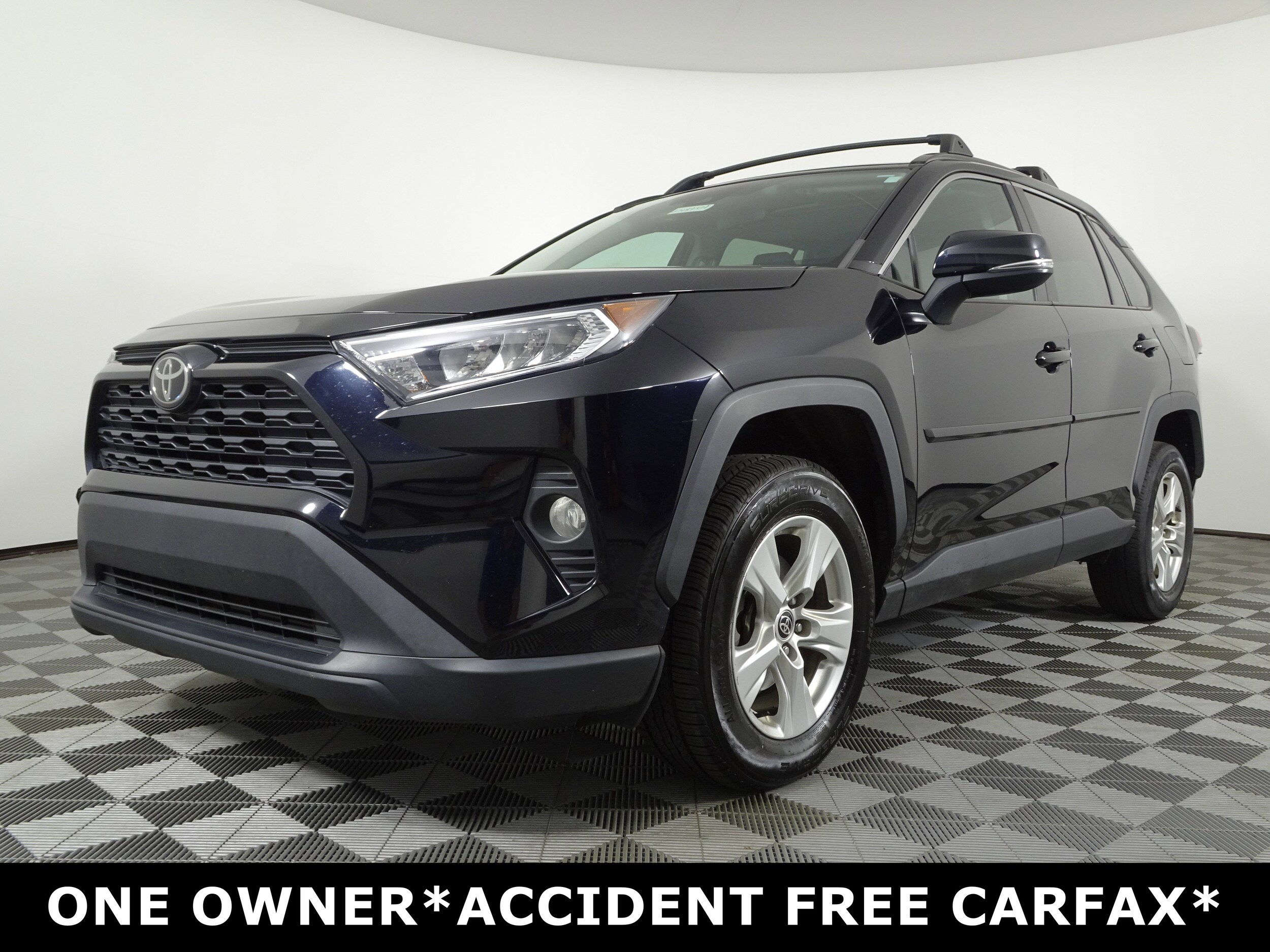2021 Toyota RAV4 XLE photo 2
