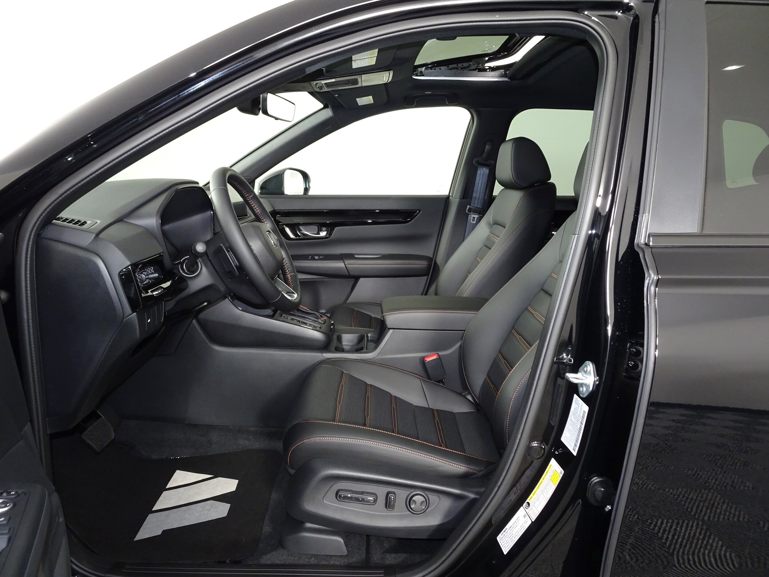2026 Honda CR-V Hybrid Sport Touring photo 4