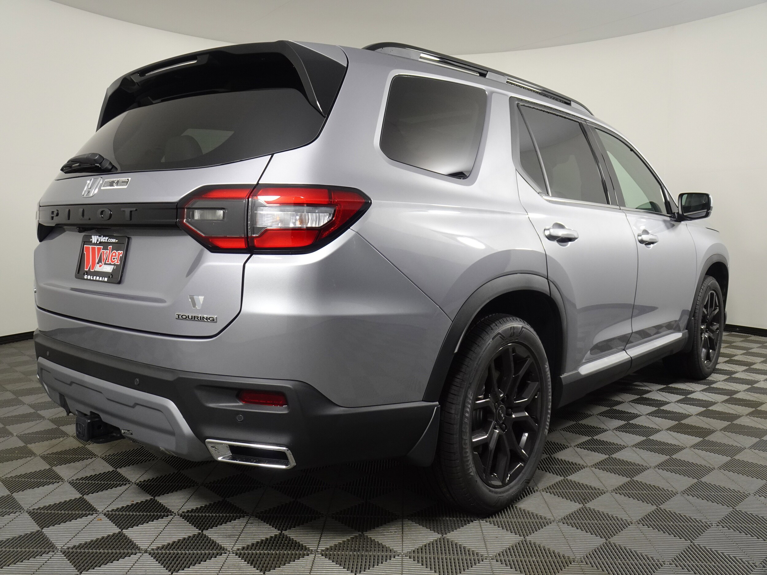 2025 Honda Pilot Touring photo 2