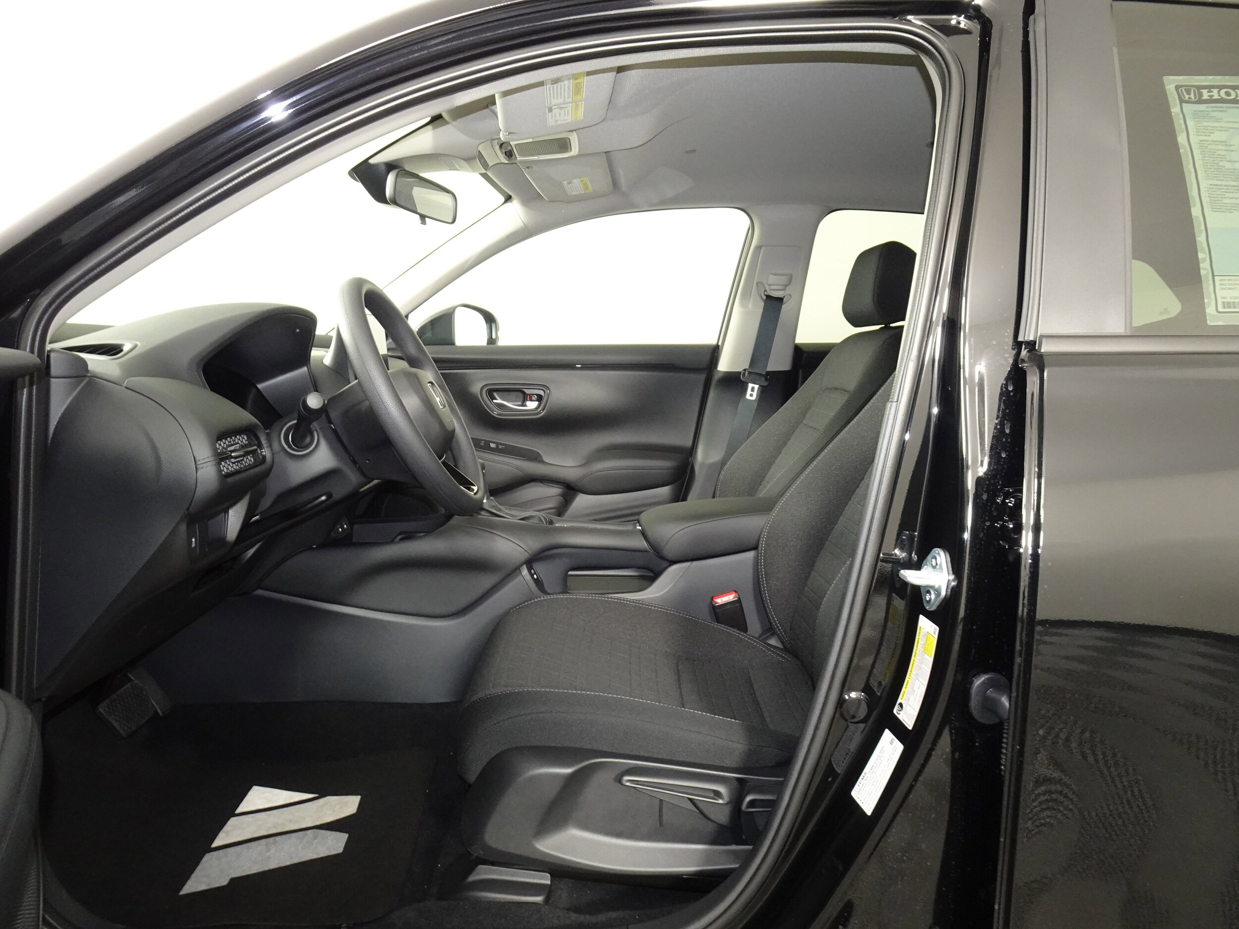 2026 Honda HR-V LX photo 3