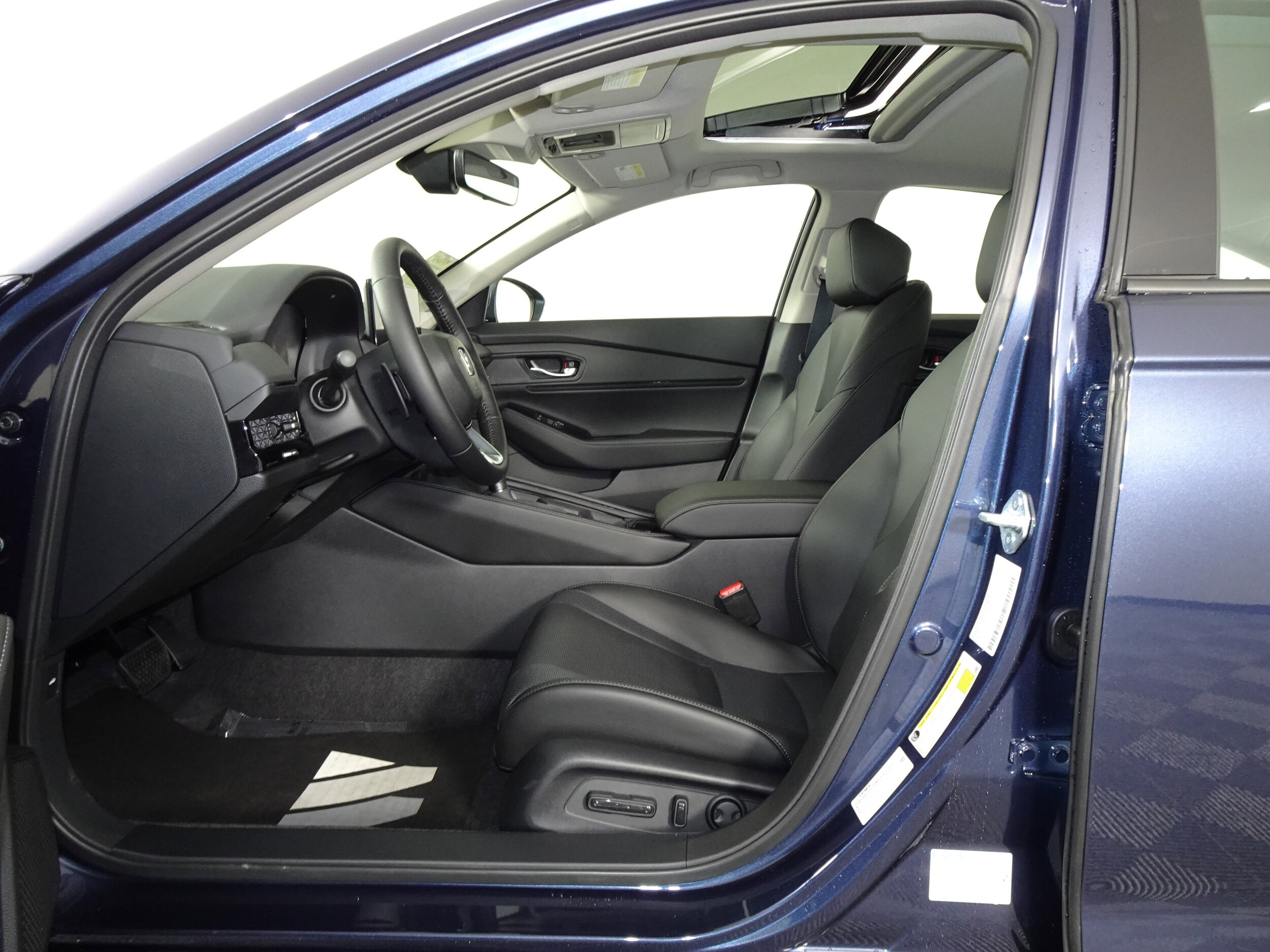 2025 Honda Accord Hybrid Touring photo 4
