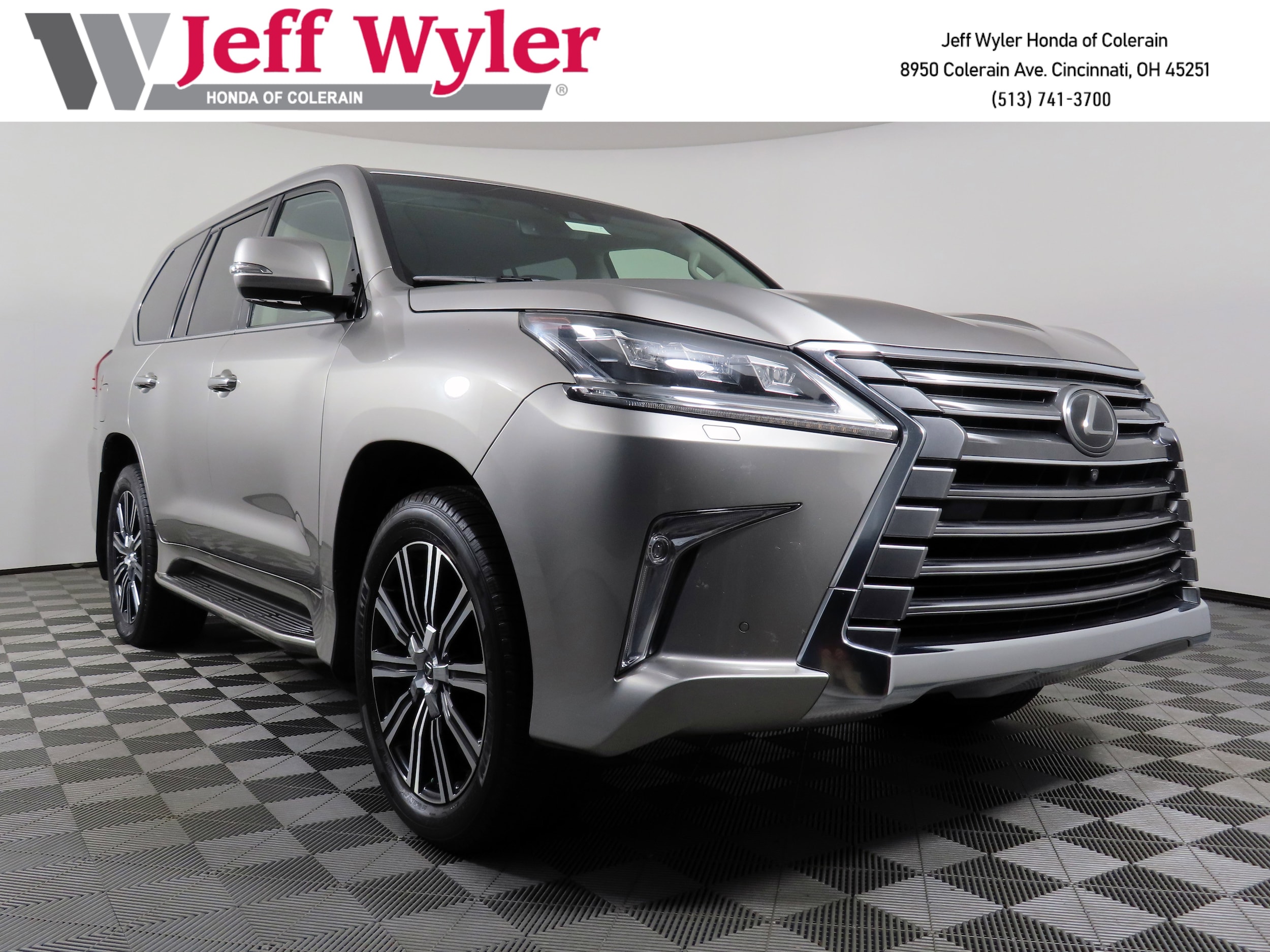 2019 Lexus LX 570's photo