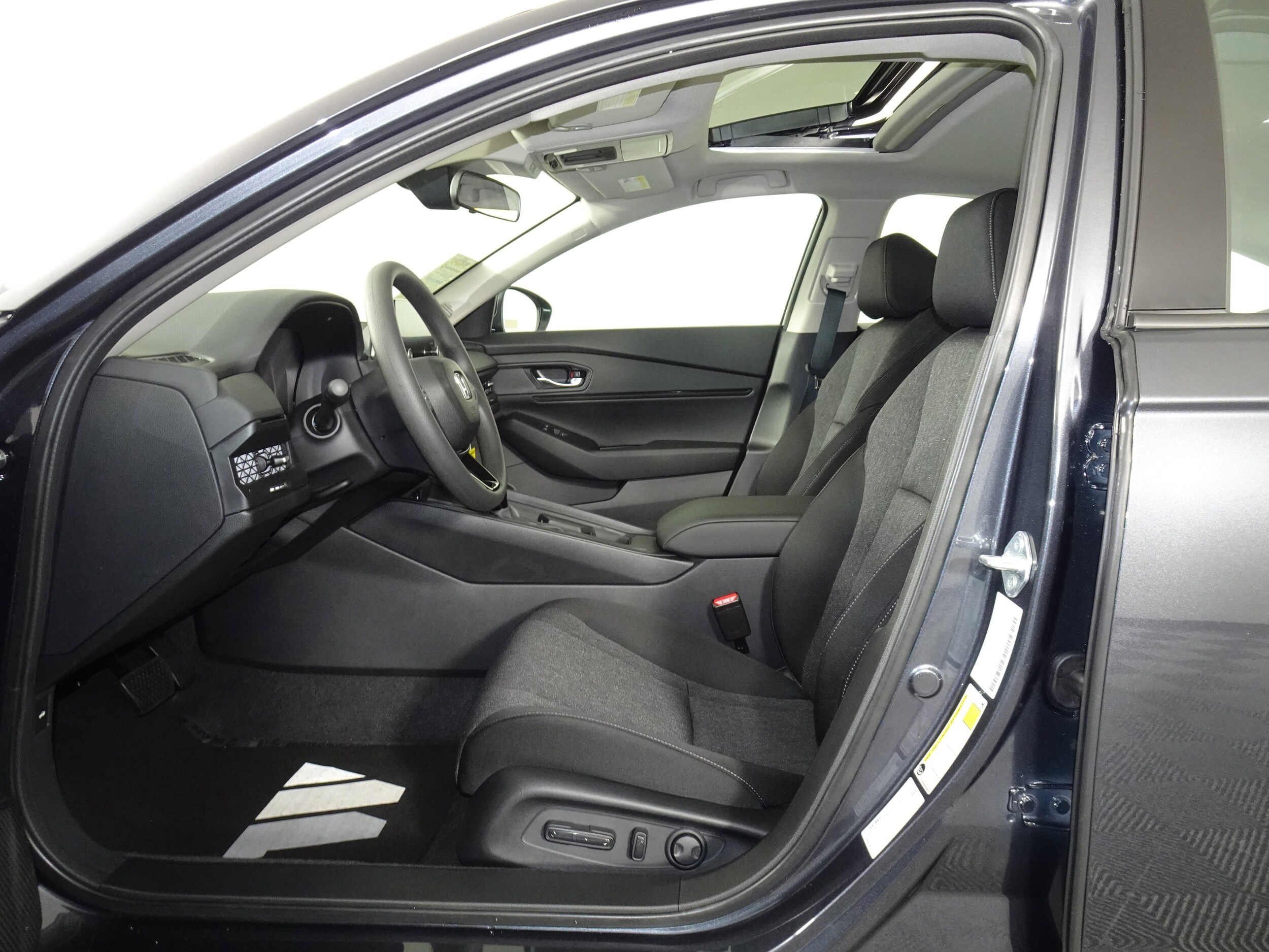 2025 Honda Accord SE photo 4