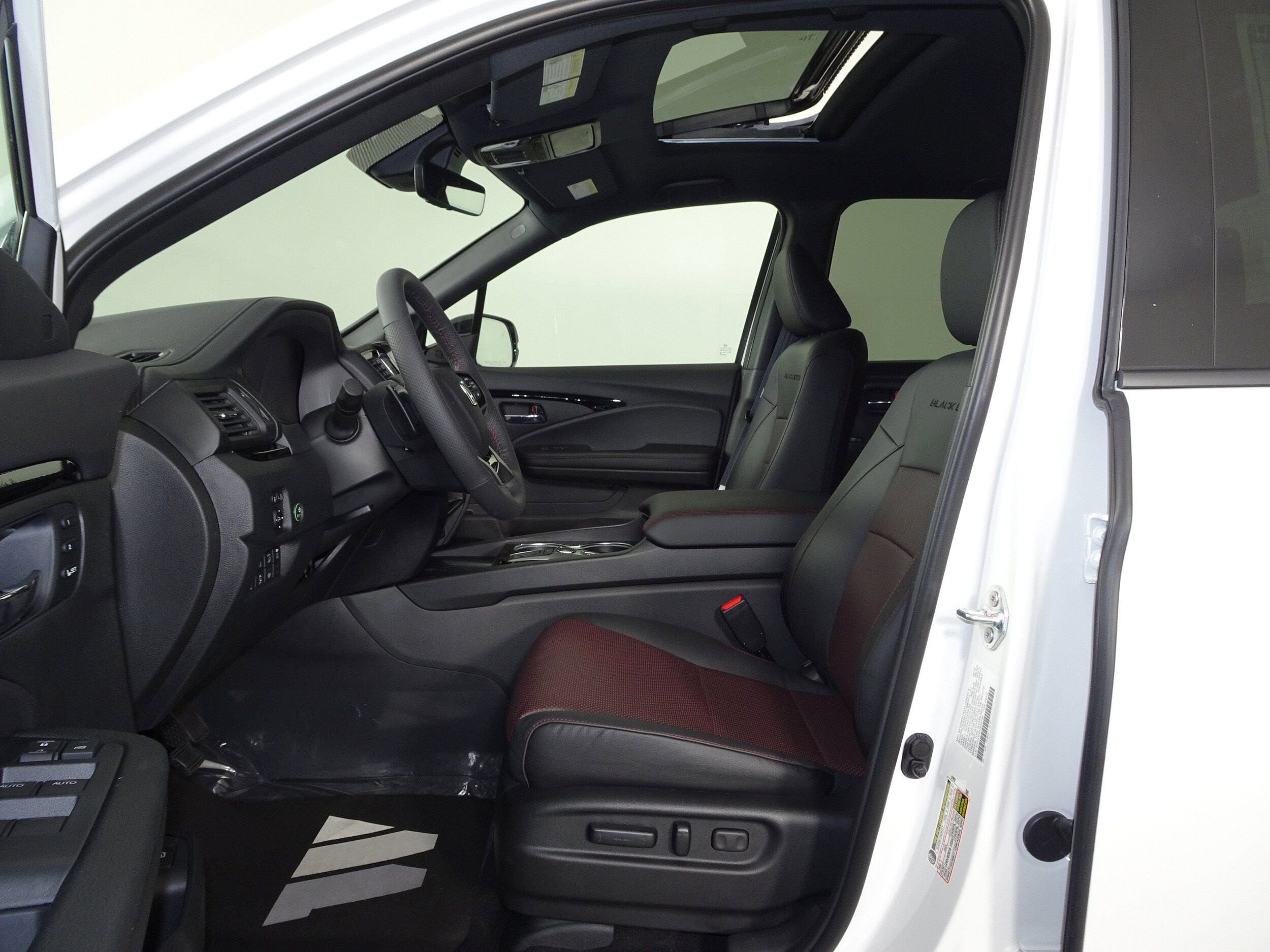 2026 Honda Ridgeline Black Edition photo 4