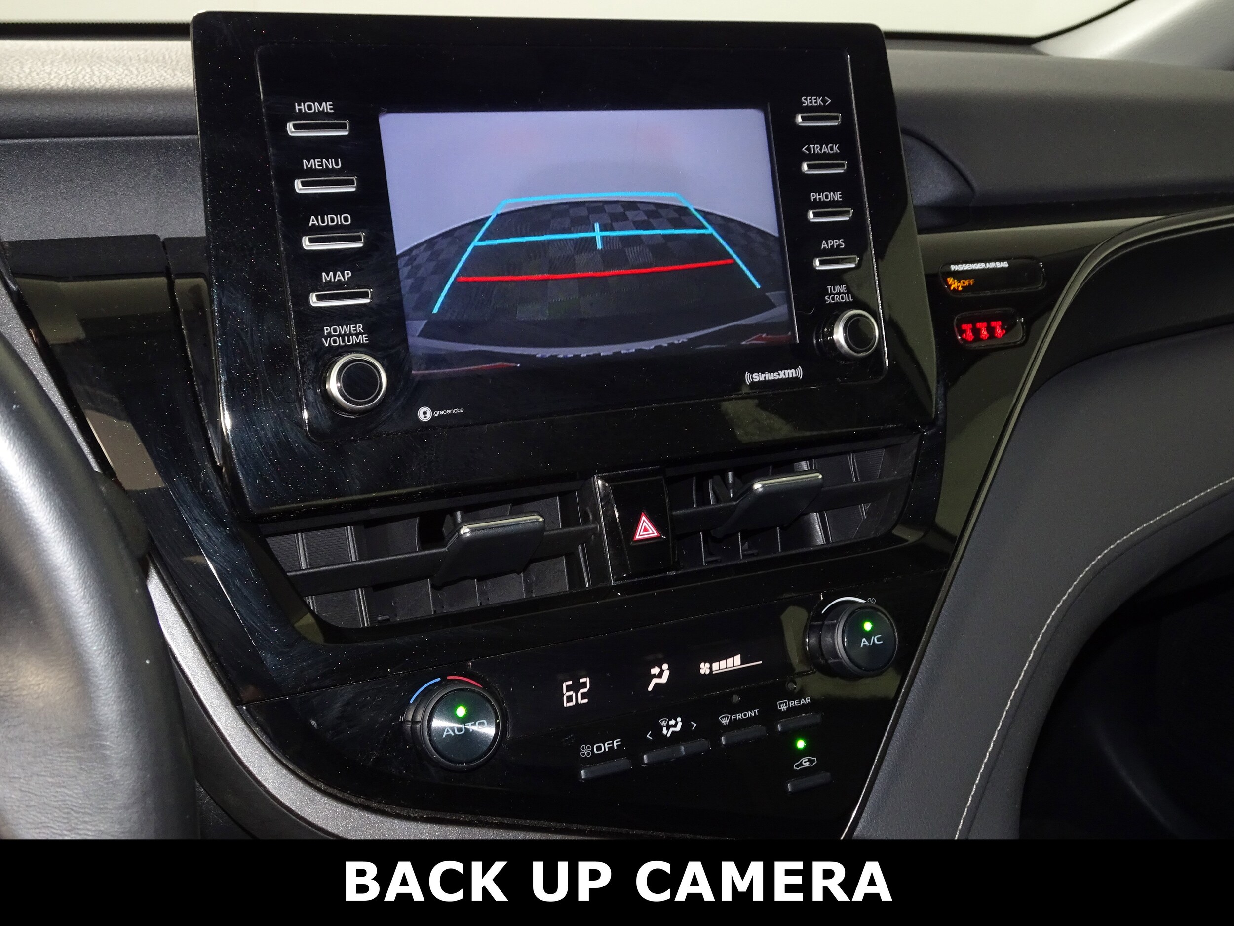 2021 Toyota Camry SE photo 3