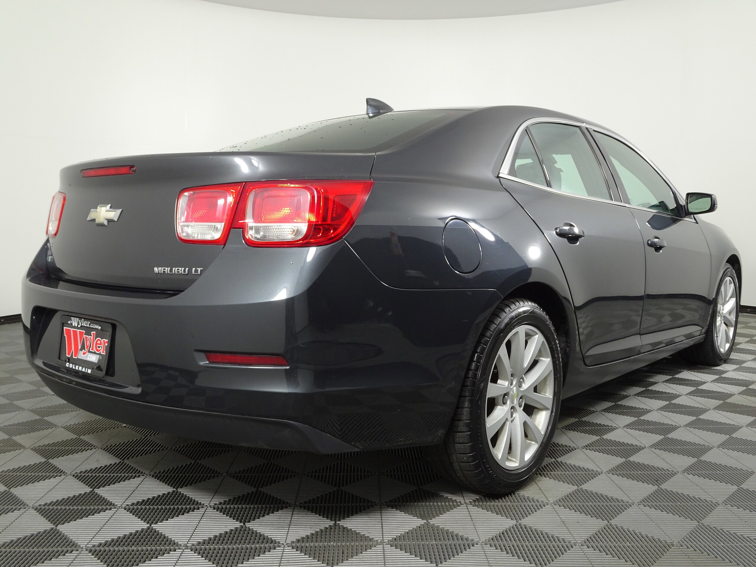 2015 Chevrolet Malibu 2LT photo 2