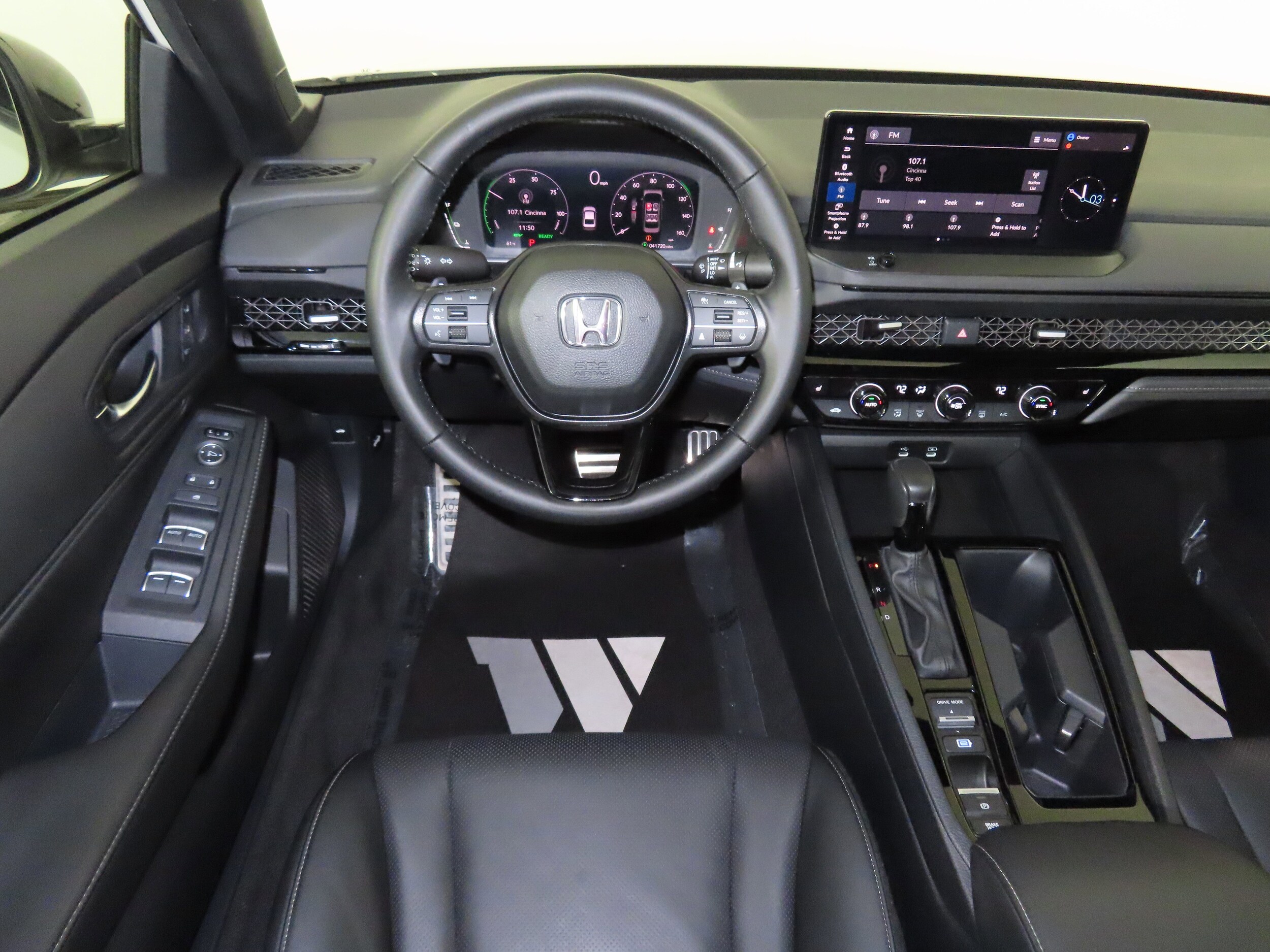 2023 Honda Accord Hybrid Sport-L photo 2