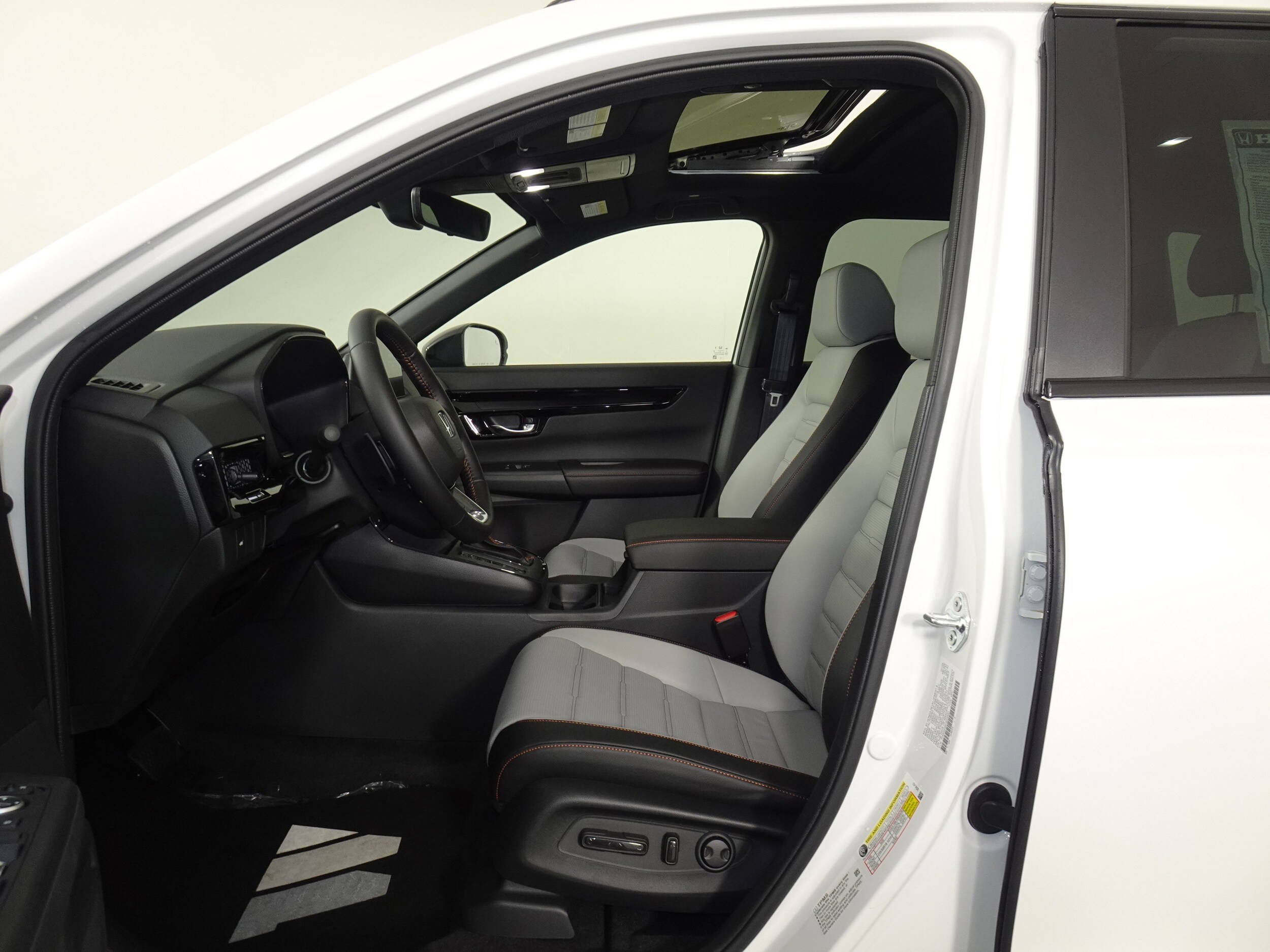 2026 Honda CR-V Hybrid Sport Touring photo 3