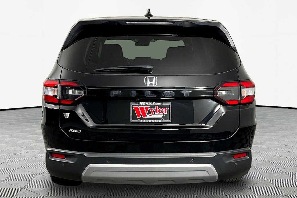 Used 2024 Honda Pilot EX-L 8 Passenger AWD SUV